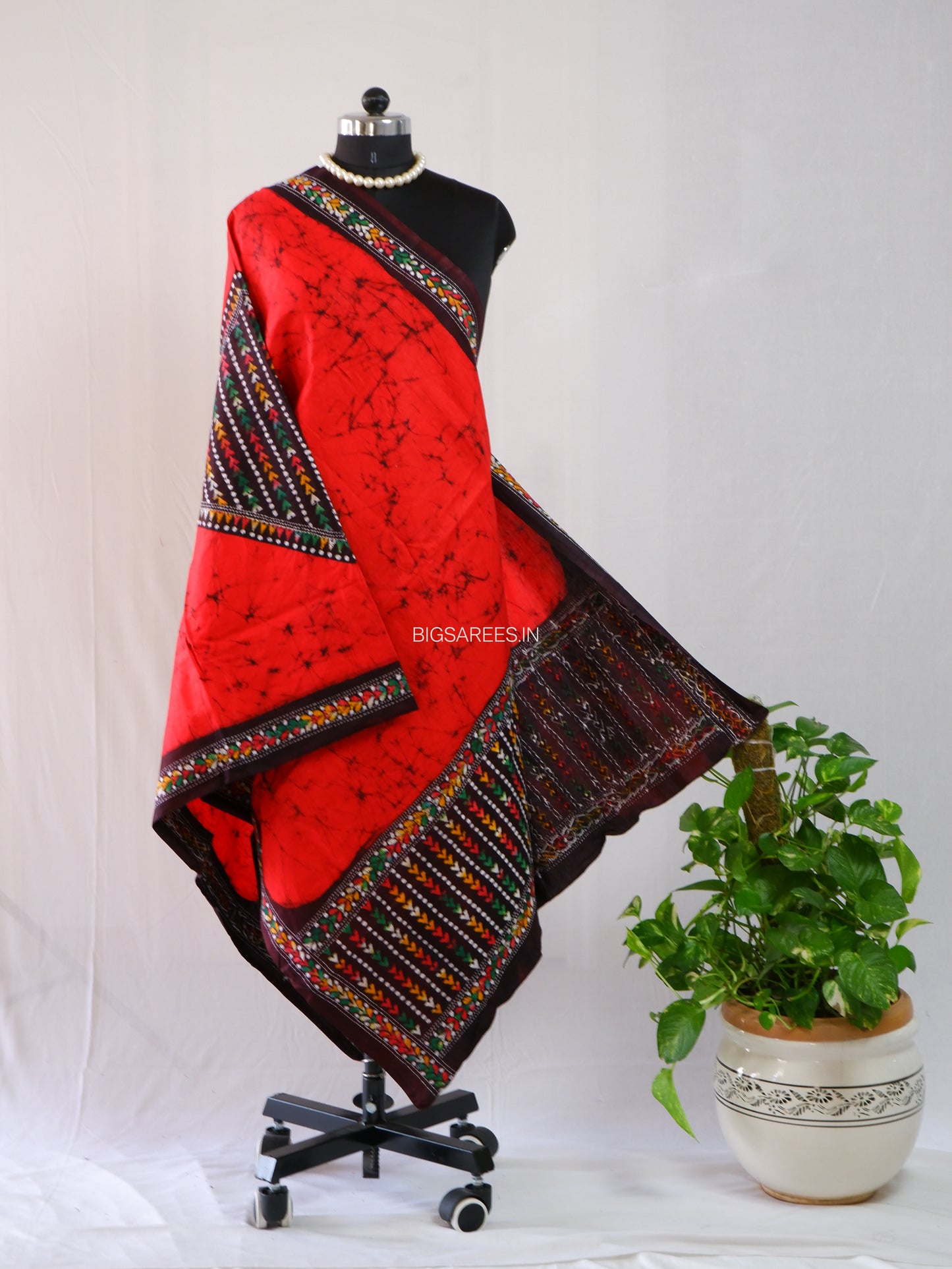 Hand Batik & Kantha Embroidered Dupatta | Cotton | Red/Black