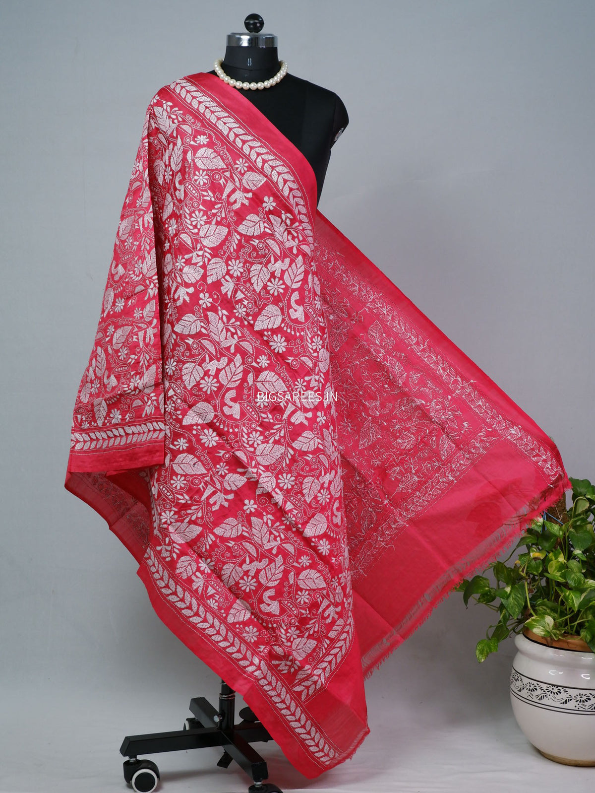 Kantha Hand-Embroidered Dupatta | Semi Tussar Silk | Red