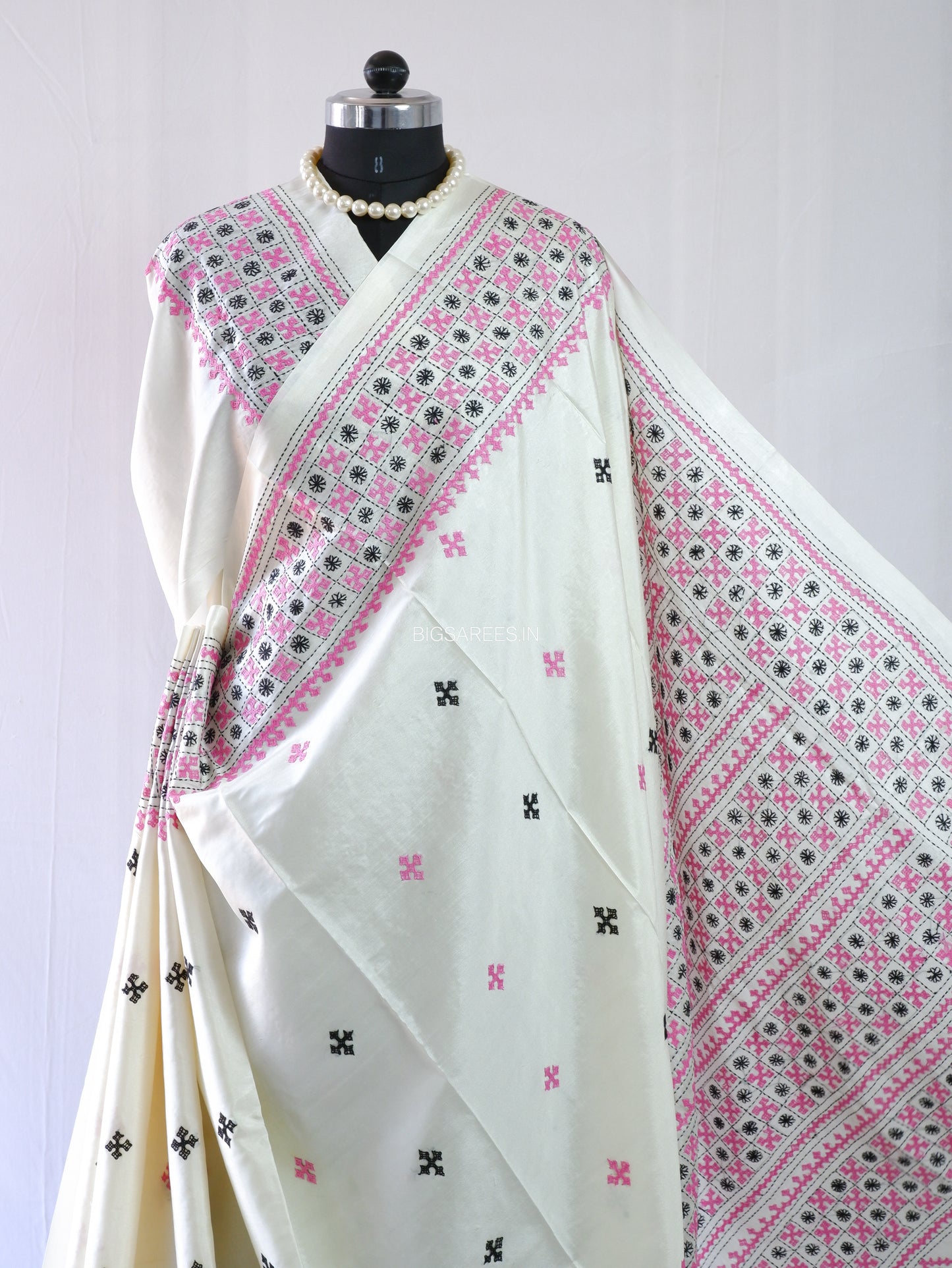 Kutchi/Gujarati Hand Embroidered Saree  | Blended Bangalore Silk / Art Silk | White