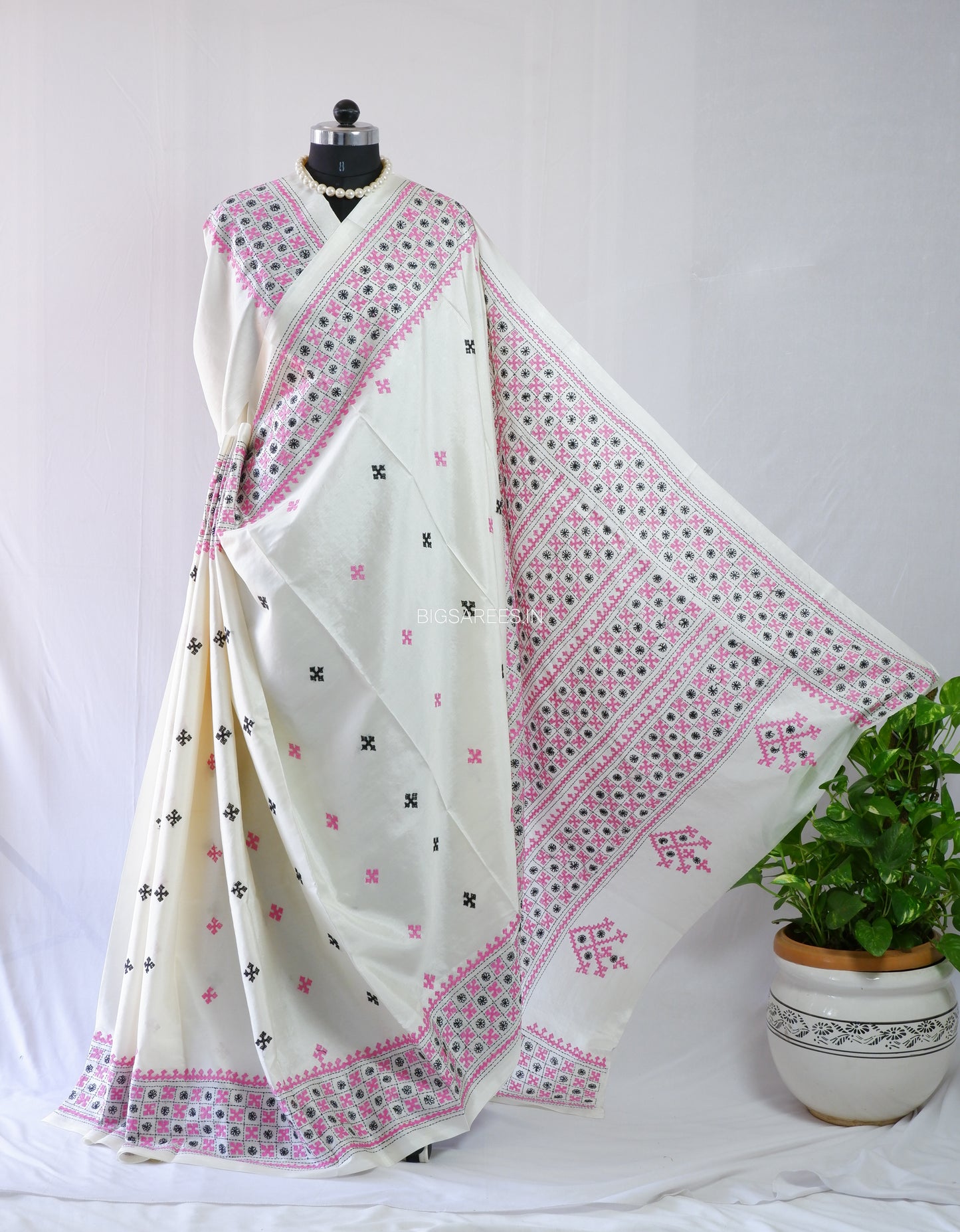 Kutchi/Gujarati Hand Embroidered Saree  | Blended Bangalore Silk / Art Silk | White