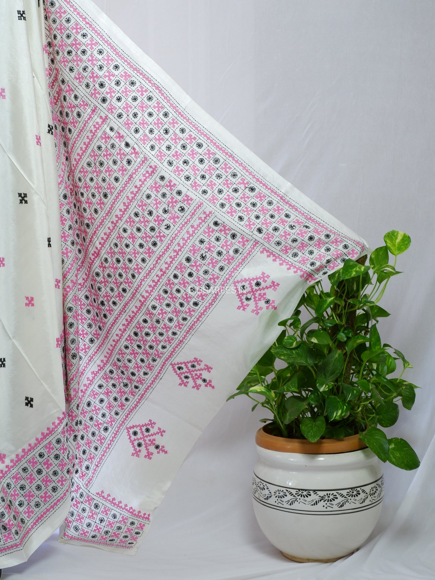 Kutchi/Gujarati Hand Embroidered Saree  | Blended Bangalore Silk / Art Silk | White