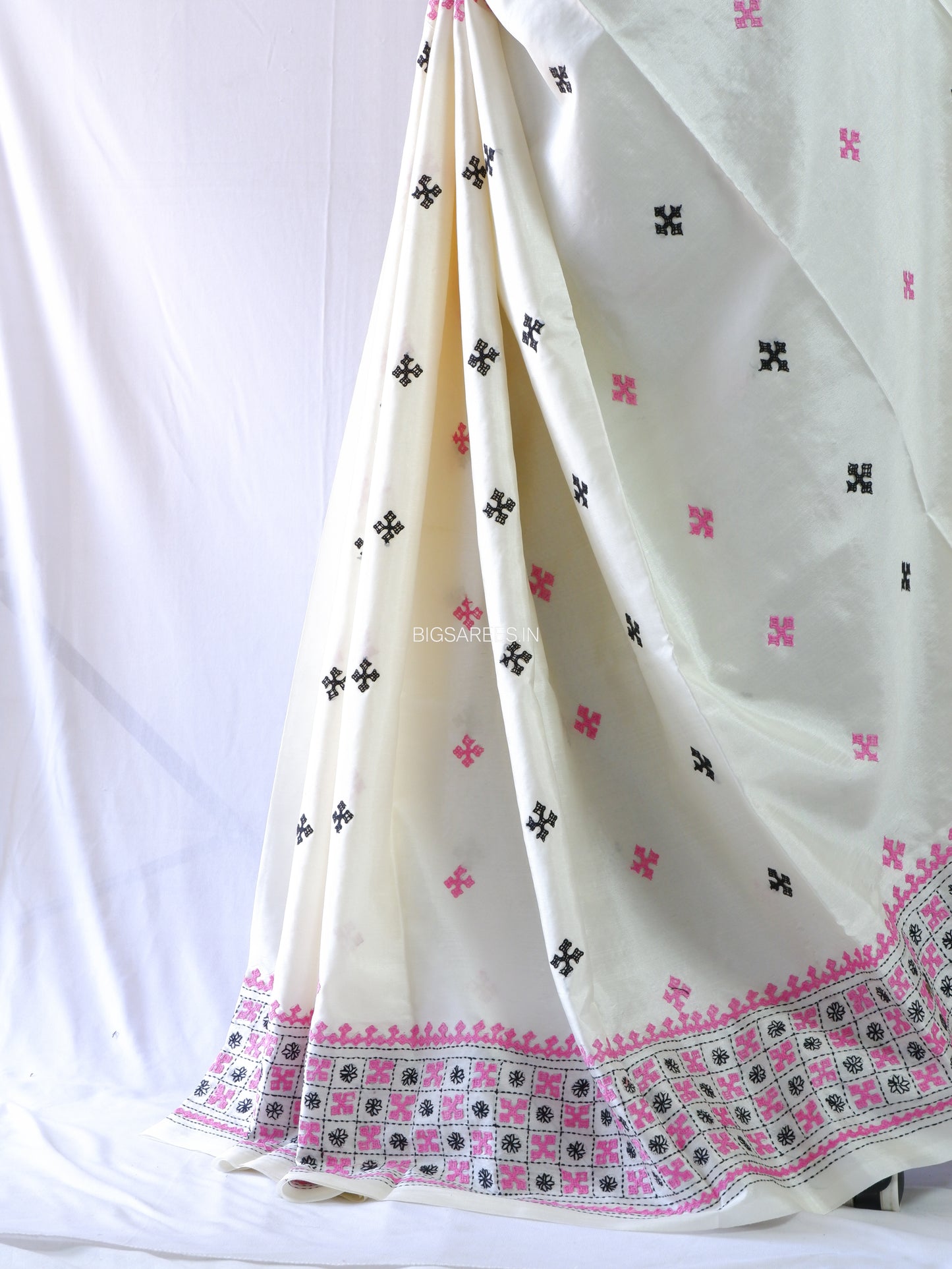Kutchi/Gujarati Hand Embroidered Saree  | Blended Bangalore Silk / Art Silk | White