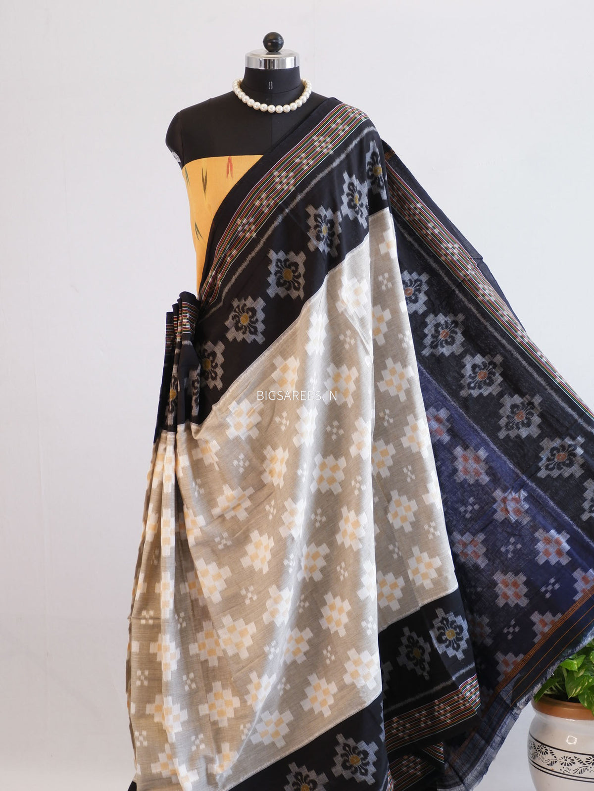 Sambalpuri Ikat Handwoven Saree | Cotton | White