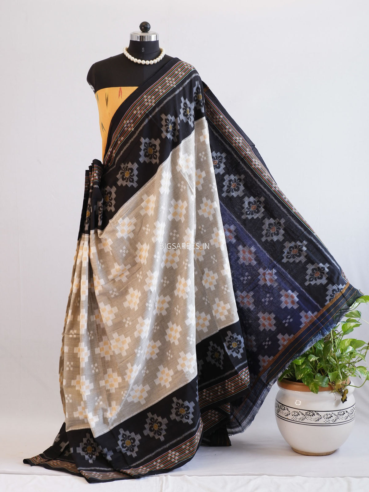 Sambalpuri Ikat Handwoven Saree | Cotton | White