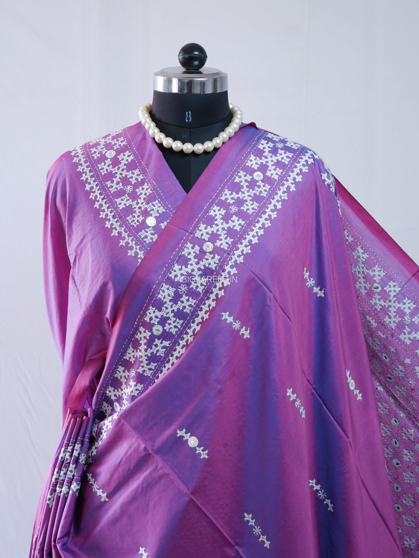 Kutchi/Gujarati Stitch Hand Embroidered Saree | Art Silk | Foil Mirror | Light Purple