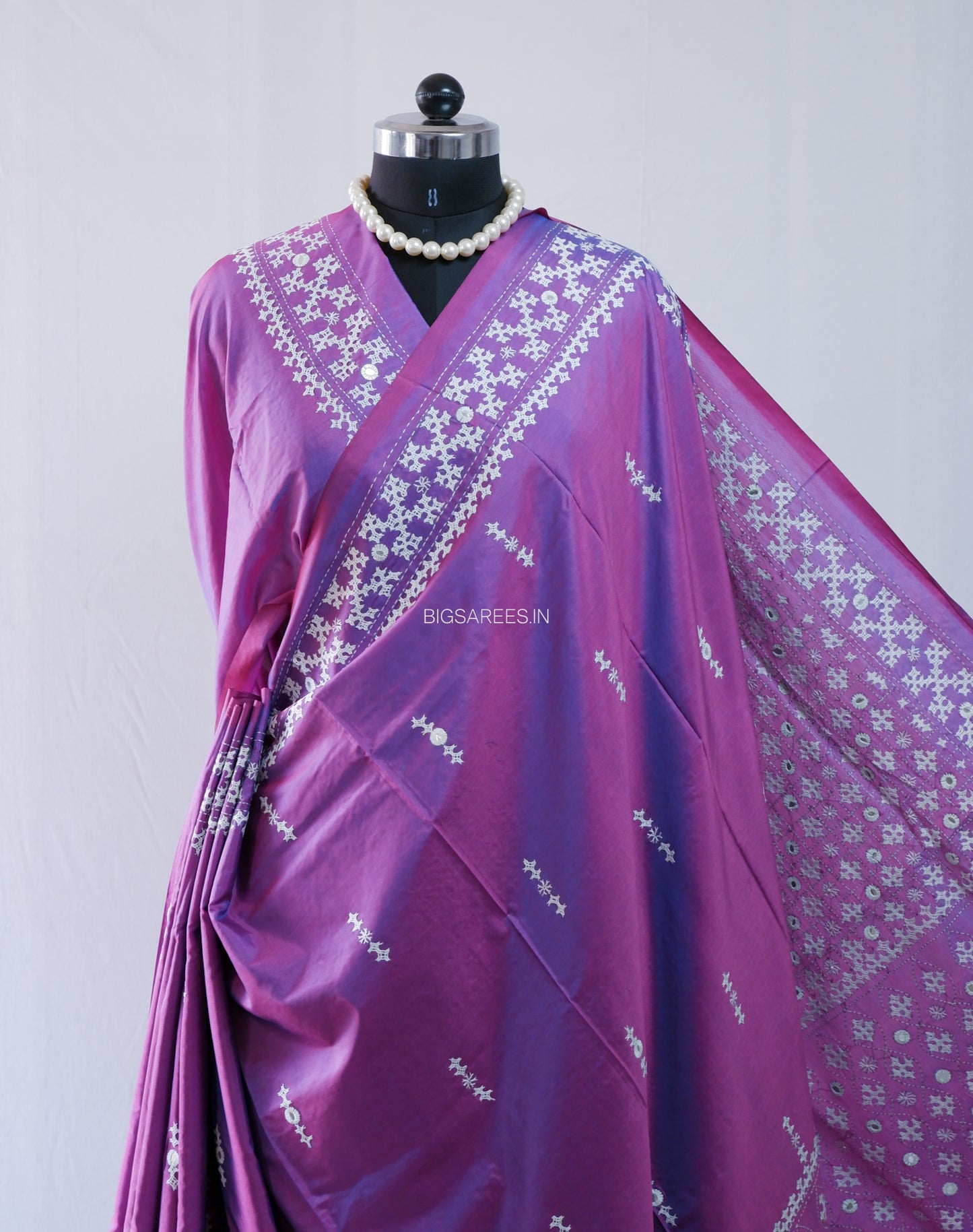 Kutchi/Gujarati Stitch Hand Embroidered Saree | Art Silk | Foil Mirror | Light Purple