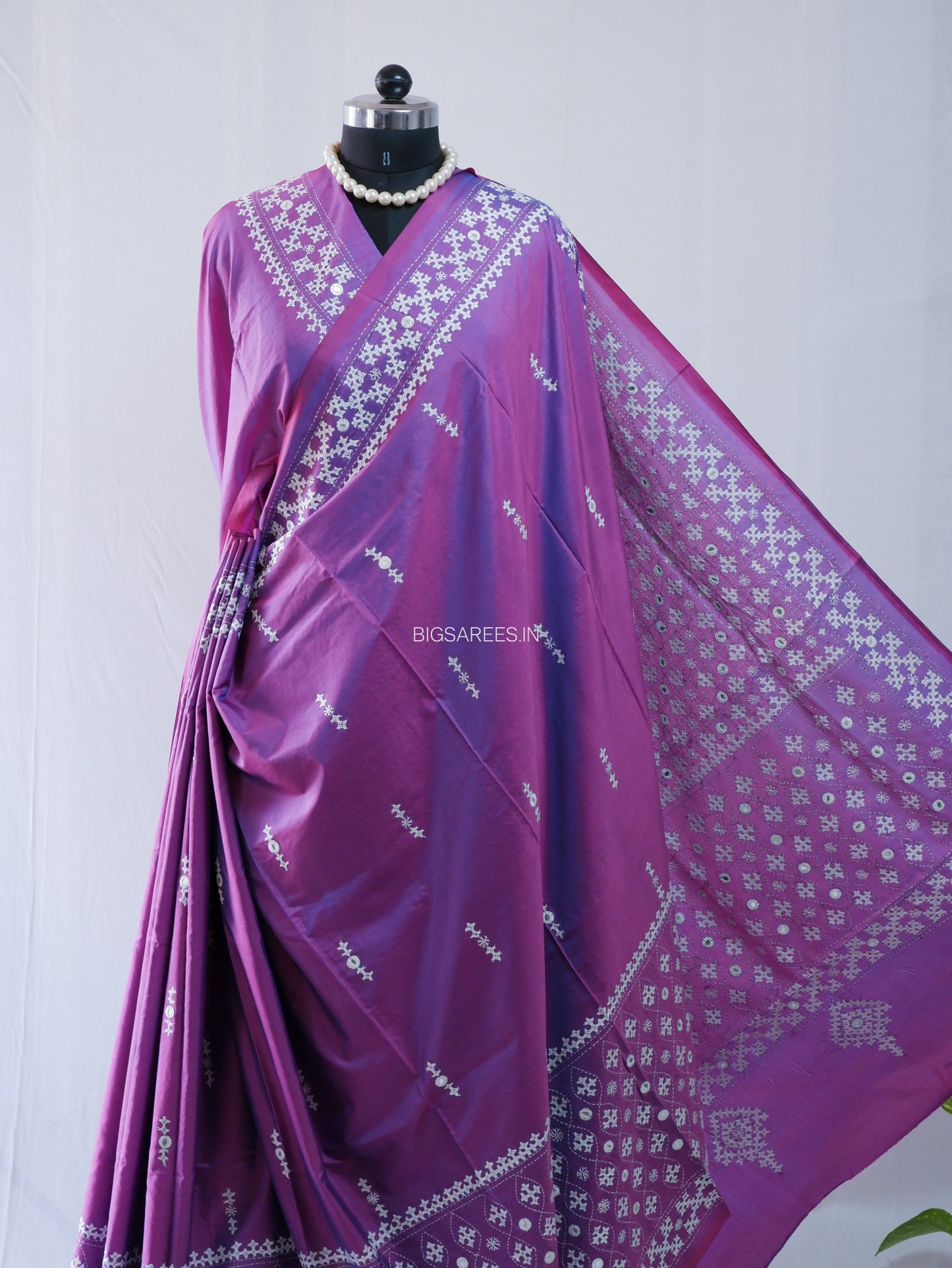 Kutchi/Gujarati Stitch Hand Embroidered Saree | Art Silk | Foil Mirror | Light Purple
