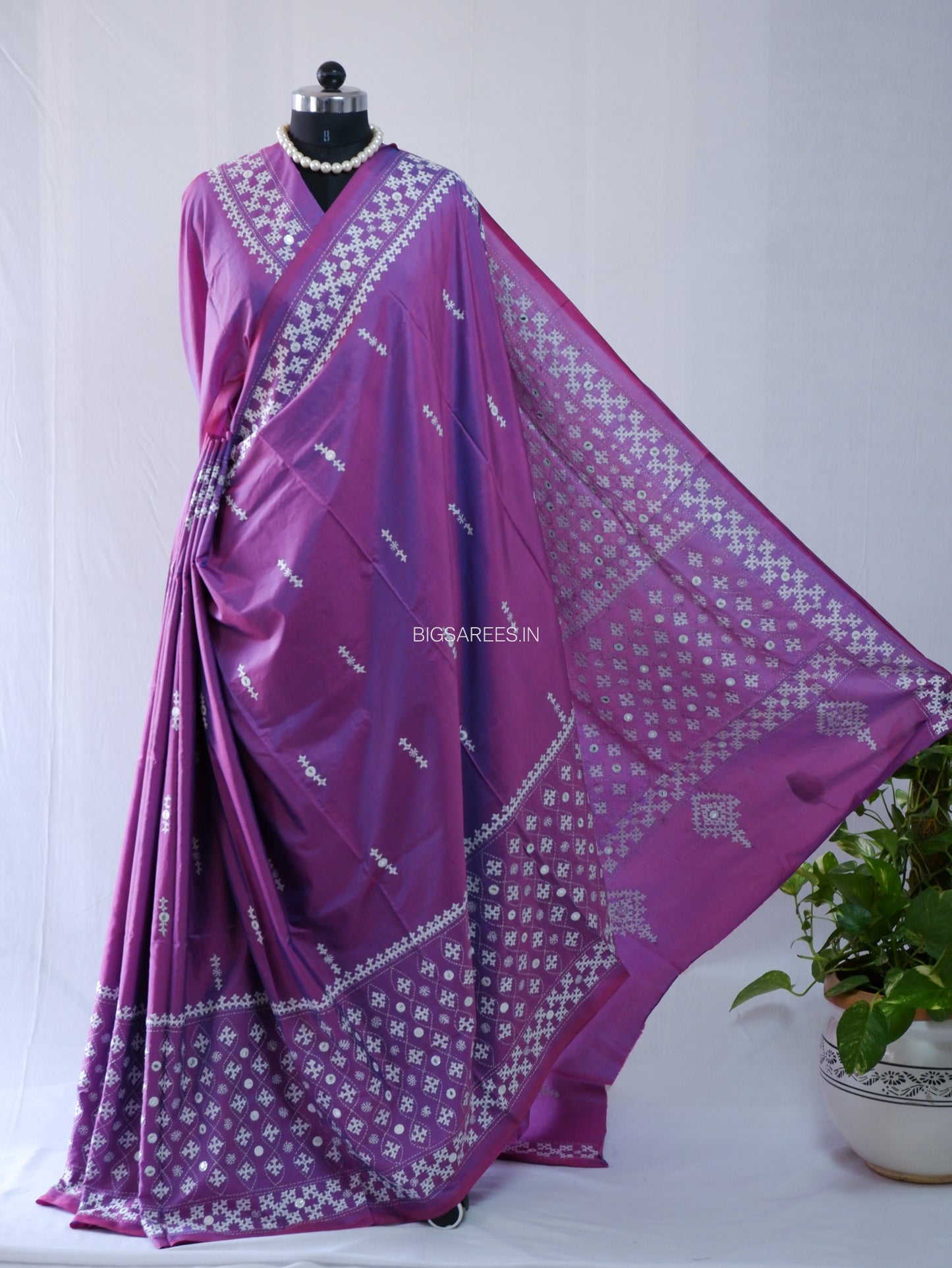 Kutchi/Gujarati Stitch Hand Embroidered Saree | Art Silk | Foil Mirror | Light Purple