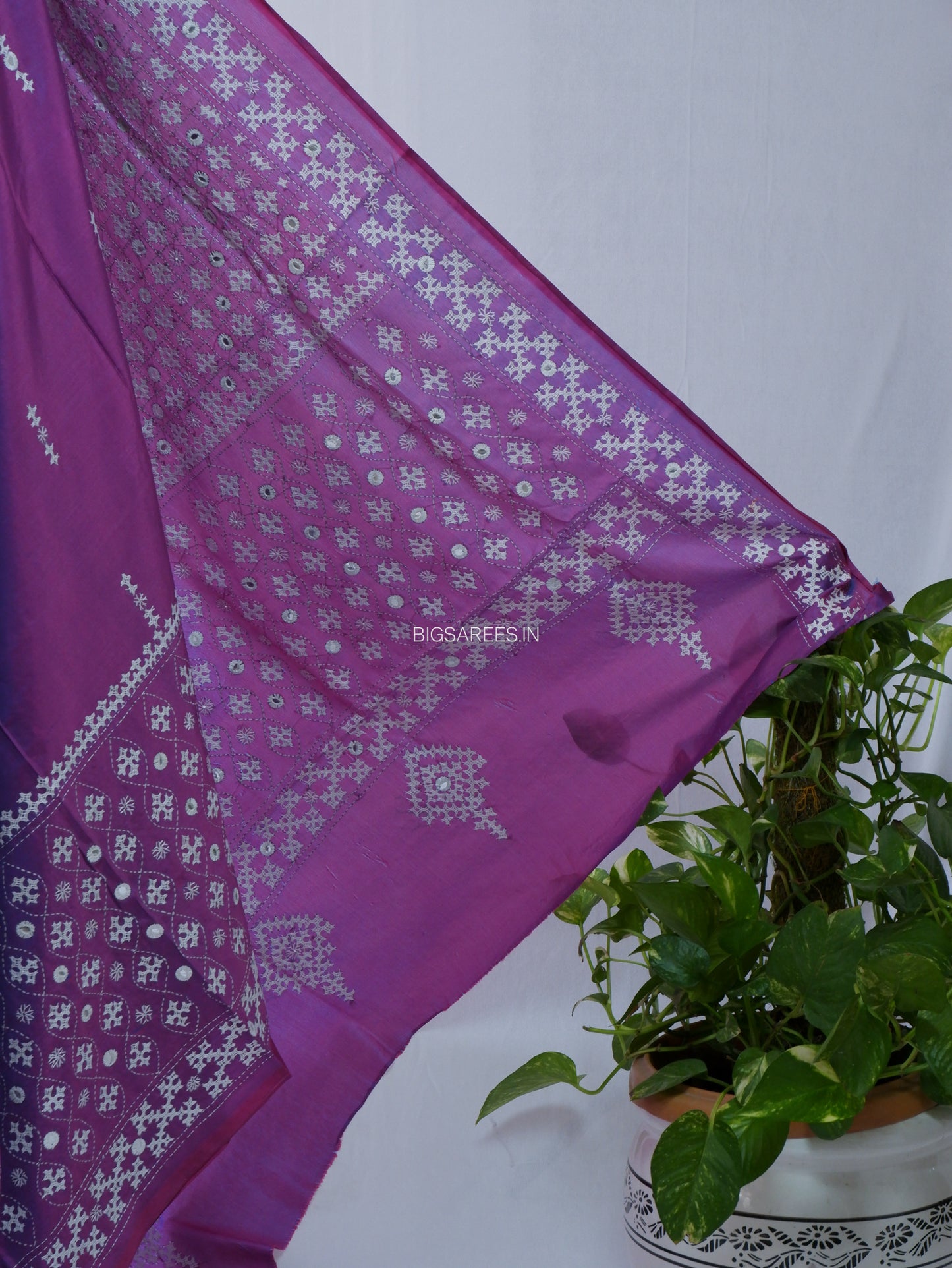 Kutchi/Gujarati Stitch Hand Embroidered Saree | Art Silk | Foil Mirror | Light Purple
