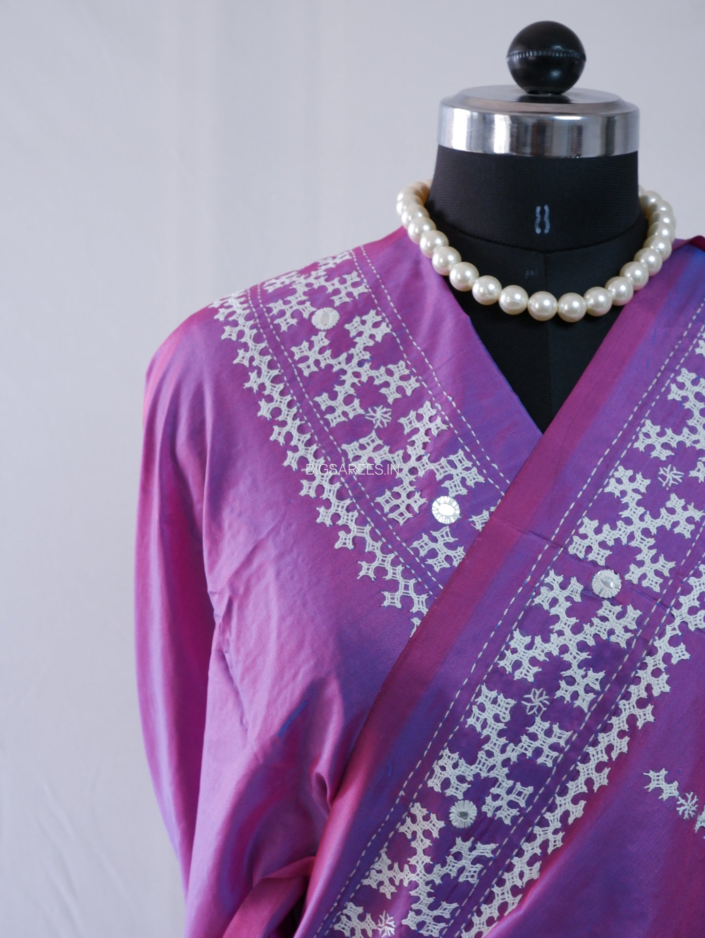 Kutchi/Gujarati Stitch Hand Embroidered Saree | Art Silk | Foil Mirror | Light Purple