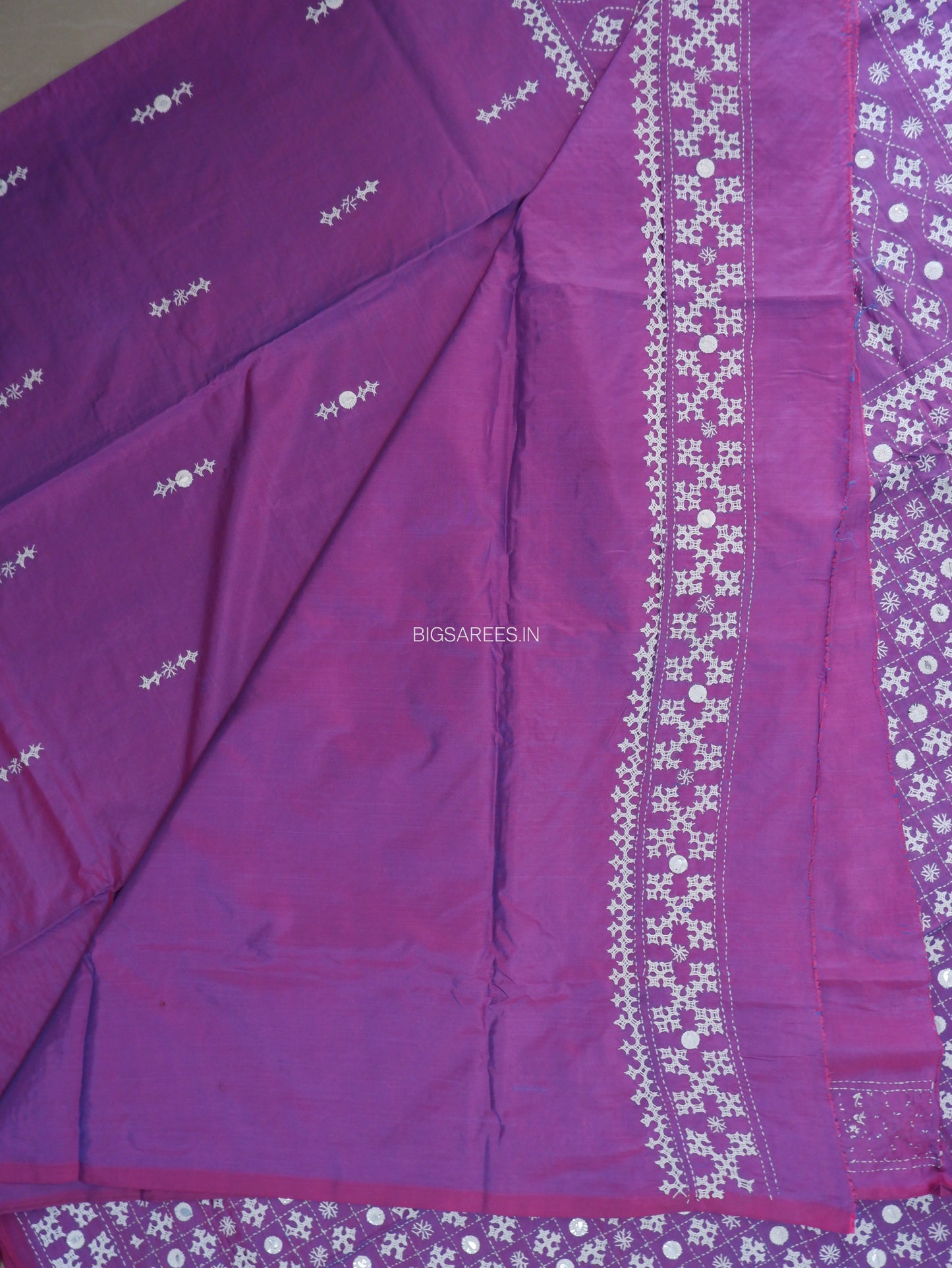 Kutchi/Gujarati Stitch Hand Embroidered Saree | Art Silk | Foil Mirror | Light Purple