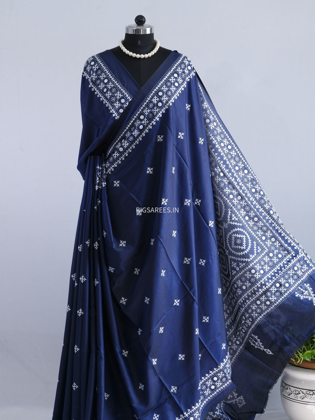Kutchi/Gujarati Stitch Hand Embroidered Saree | Art Silk | Foil Mirror | Night Blue