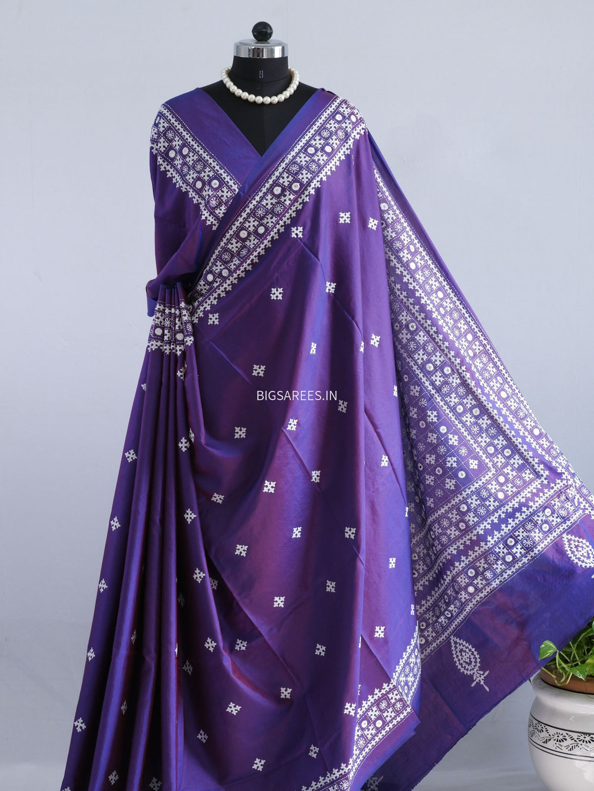 Kutchi/Gujarati Stitch Hand Embroidered Saree | Art Silk | Foil Mirror | Purple (Dual Tone)