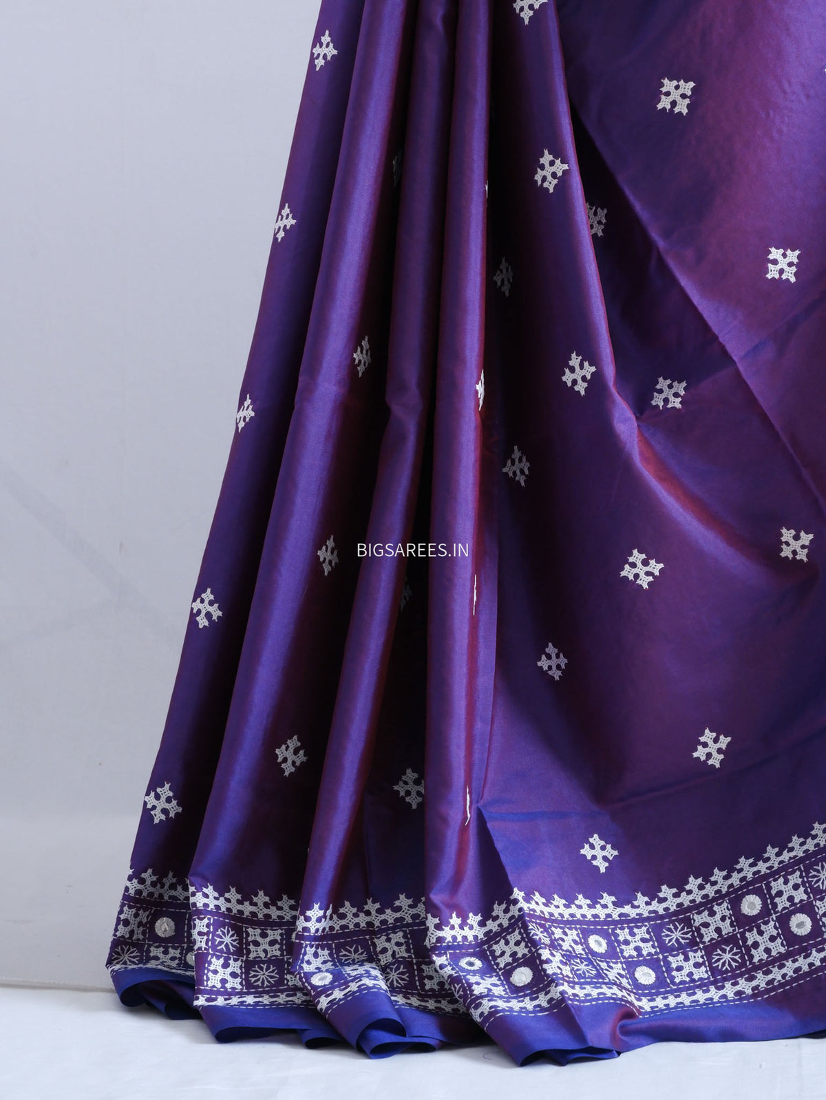 Kutchi/Gujarati Stitch Hand Embroidered Saree | Art Silk | Foil Mirror | Purple (Dual Tone)
