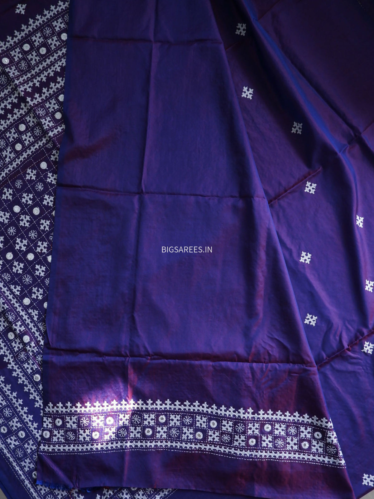 Kutchi/Gujarati Stitch Hand Embroidered Saree | Art Silk | Foil Mirror | Purple (Dual Tone)