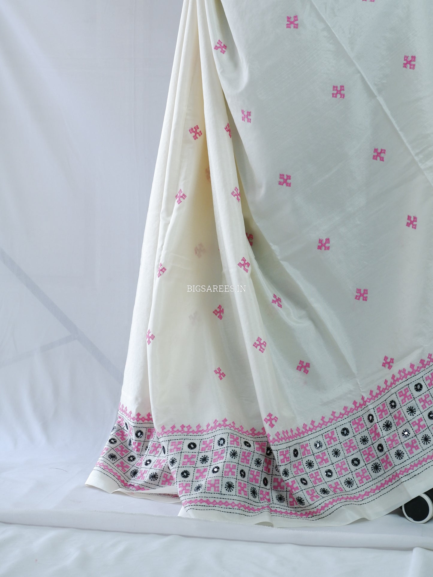 Kutchi/Gujarati Stitch Hand Embroidered Saree | Art Silk | Foil Mirror | White