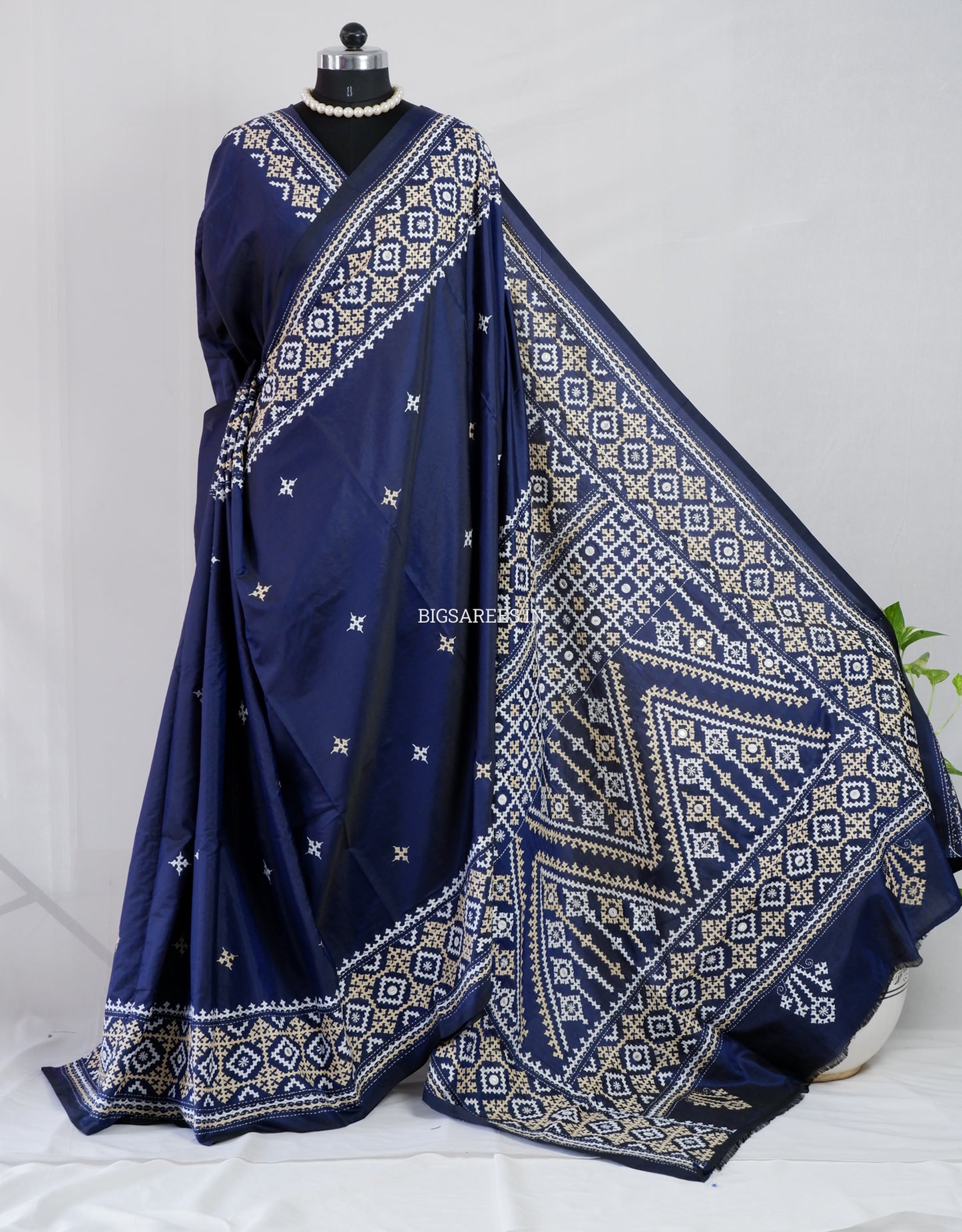 Kutchi/Gujarati Stitch Hand Embroidered Saree | Art Silk | Foil Mirror | Navy Blue