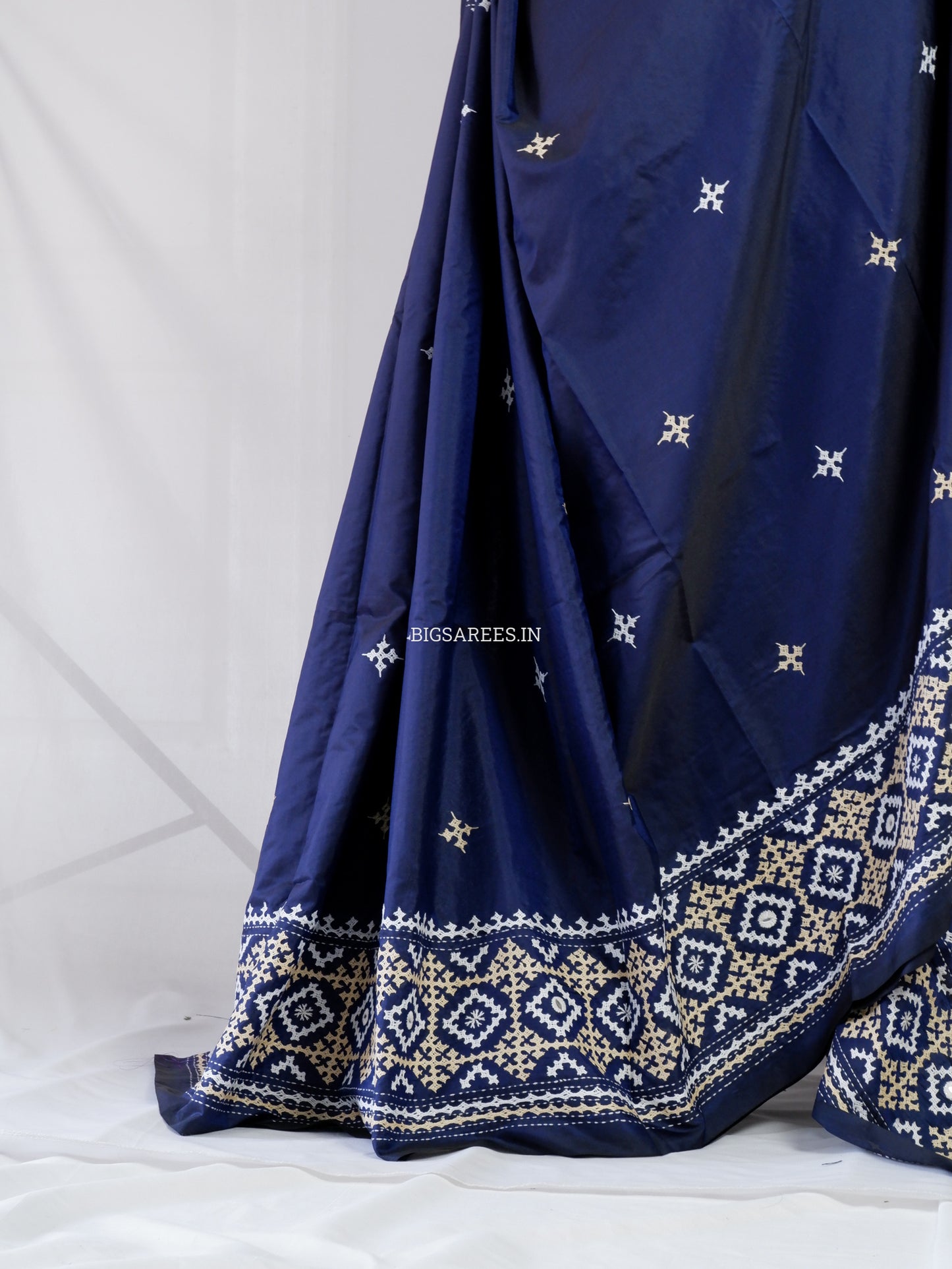 Kutchi/Gujarati Stitch Hand Embroidered Saree | Art Silk | Foil Mirror | Navy Blue