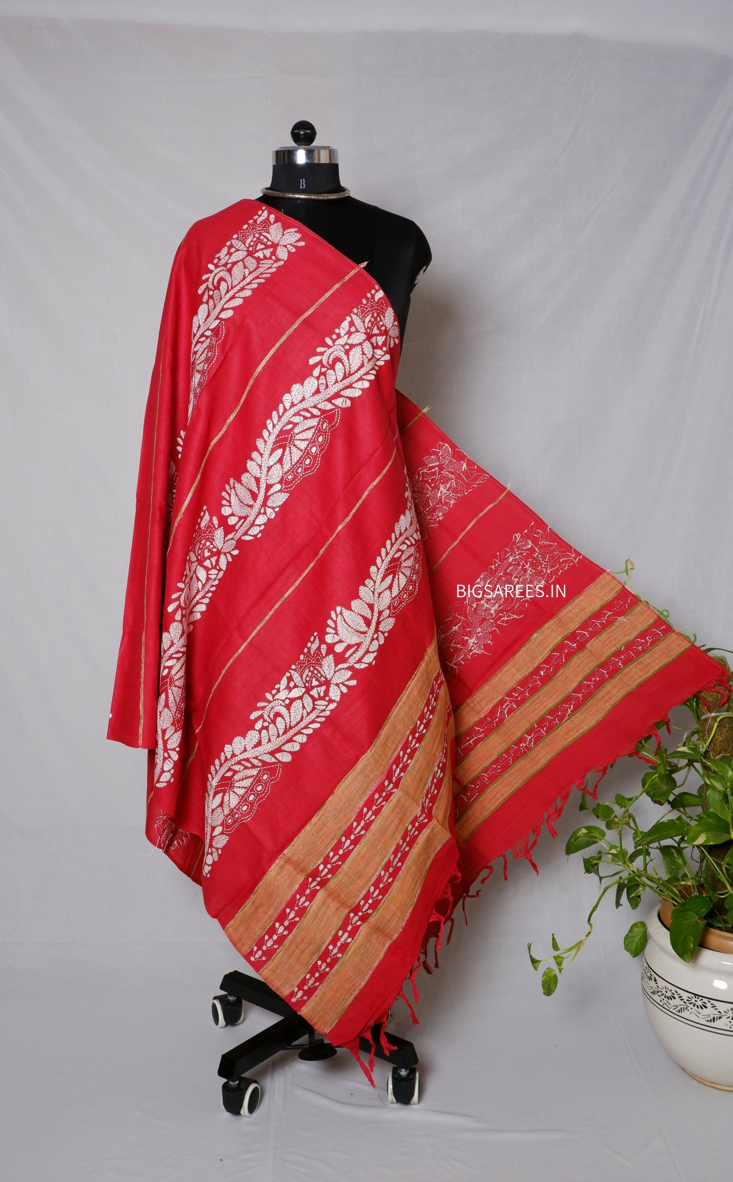 Hand-Embroidered Kantha Dupatta in Pure Khesh Cotton/Reds/34"