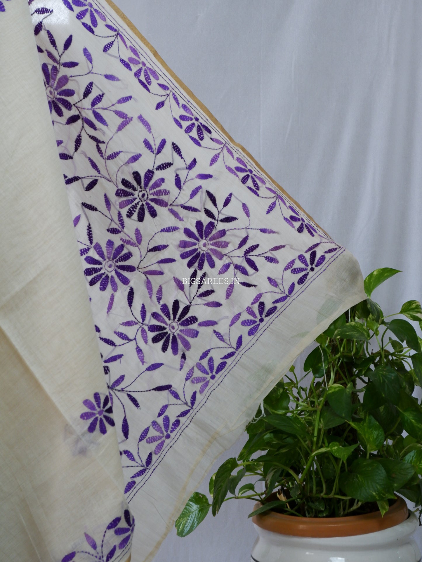 Kantha Stitch Semi Tussar with Blouse | Hand-Embroidered | Off White