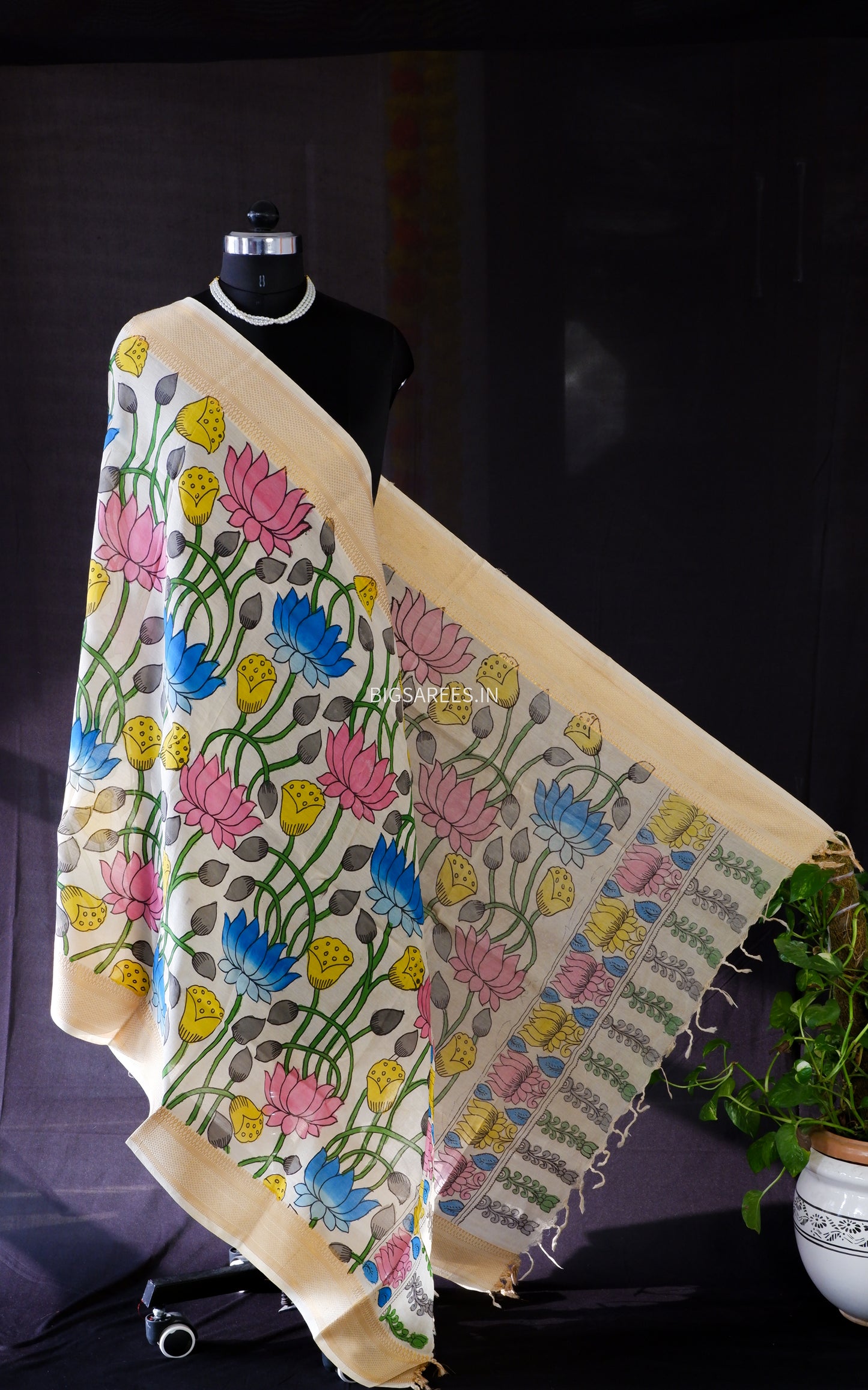 Pen Kalamkari Hand Painted Bangalore Silk Dupatta/White/36"