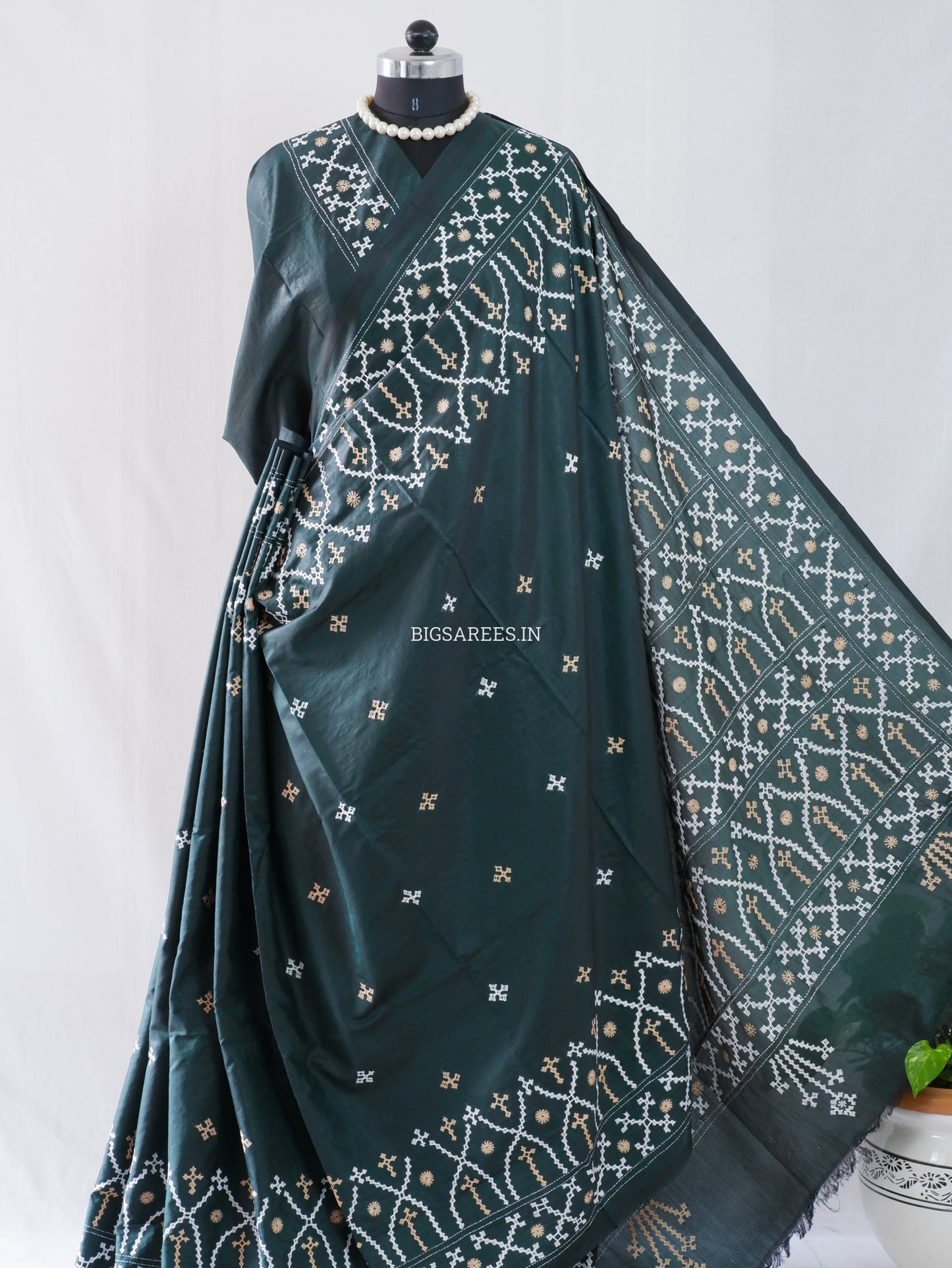Kutchi/Gujarati Hand Embroidered Saree  | Blended Bangalore Silk / Art Silk | Forest Green