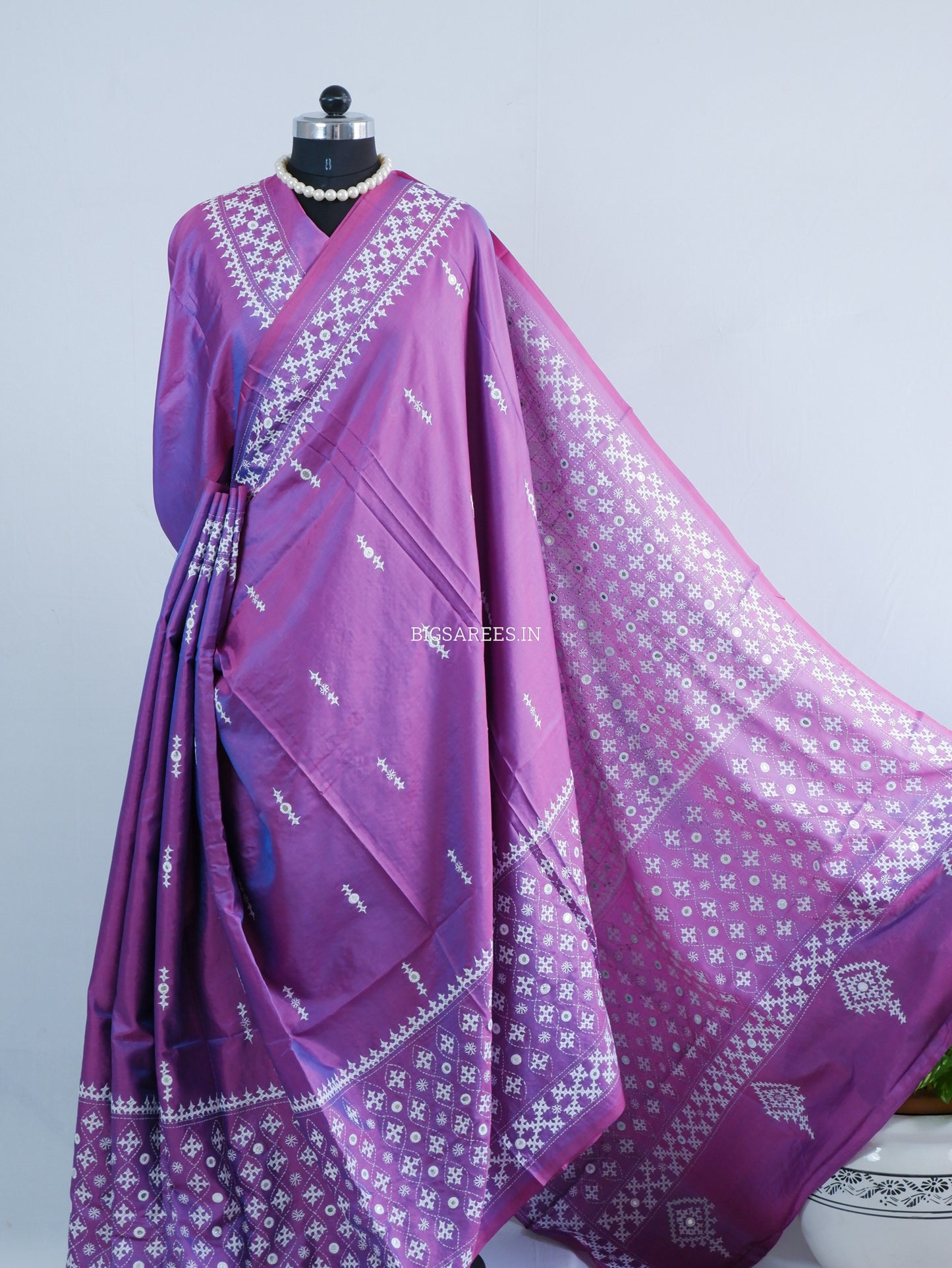 Kutchi/Gujarati Stitch Hand Embroidered Saree | Art Silk | Foil Mirror | Purple
