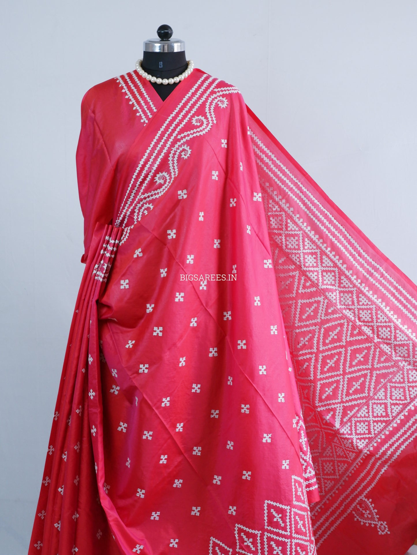 Kutchi Hand Embroidered Saree | Blended Bangalore Silk / Art Silk | Dual Tone (Red/Pink)