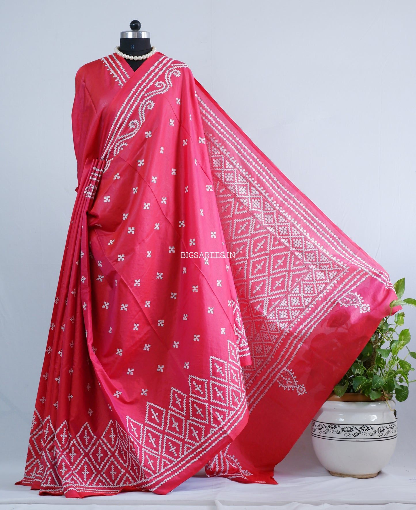 Kutchi Hand Embroidered Saree | Blended Bangalore Silk / Art Silk | Dual Tone (Red/Pink)
