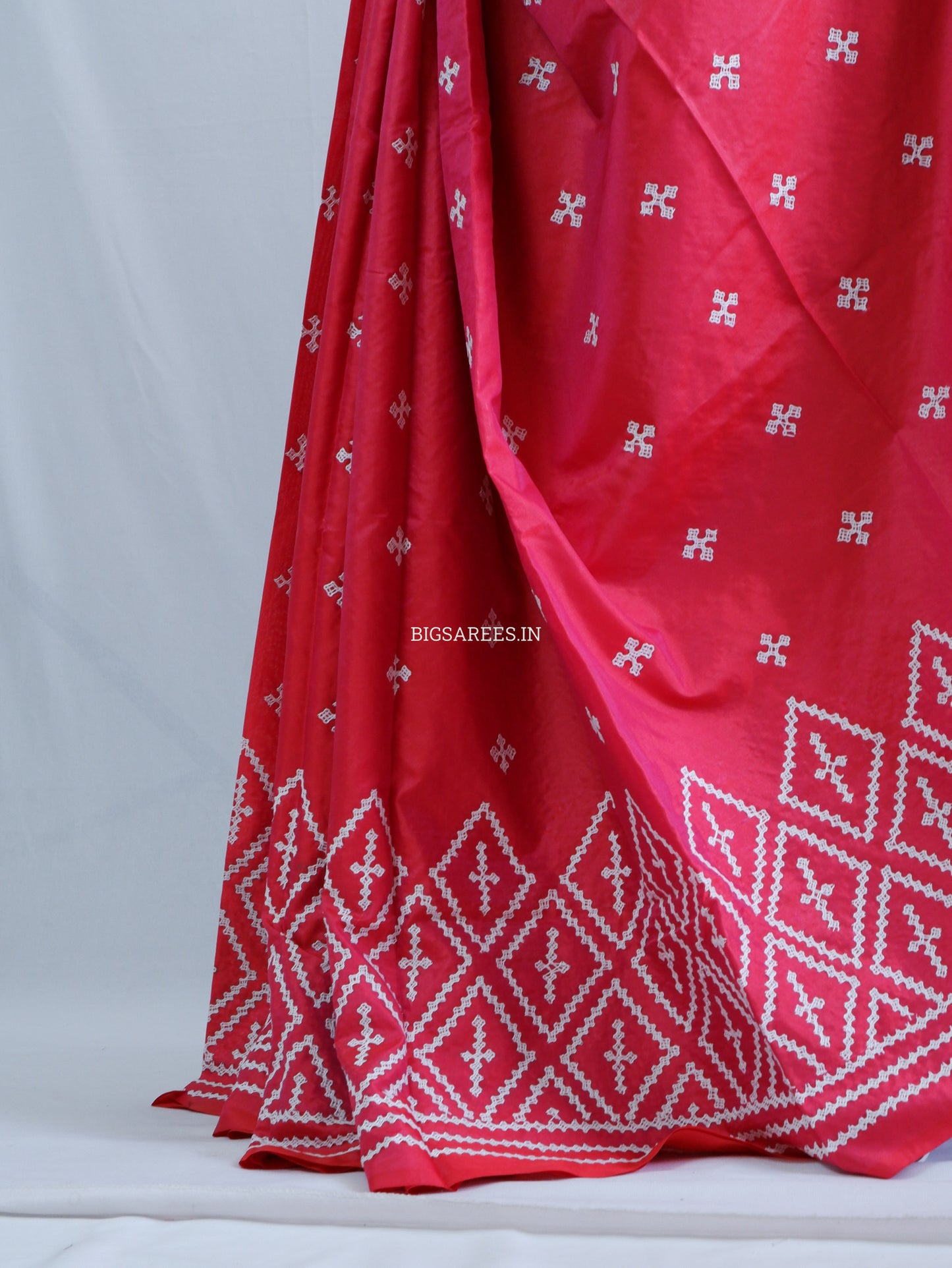 Kutchi Hand Embroidered Saree | Blended Bangalore Silk / Art Silk | Dual Tone (Red/Pink)