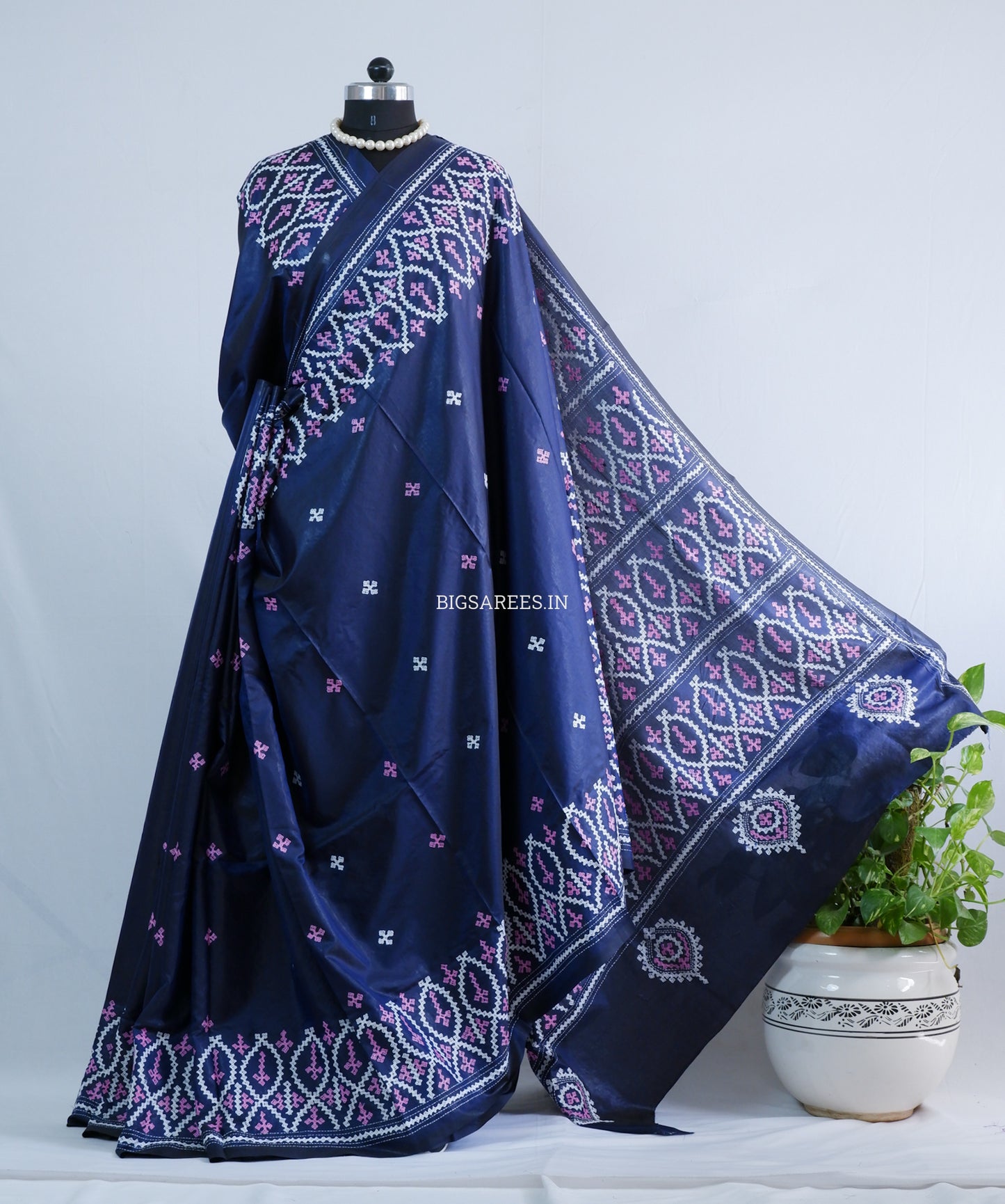 Kutchi/Gujarati Hand Embroidered Saree  | Blended Bangalore Silk / Art Silk | Navy Blue