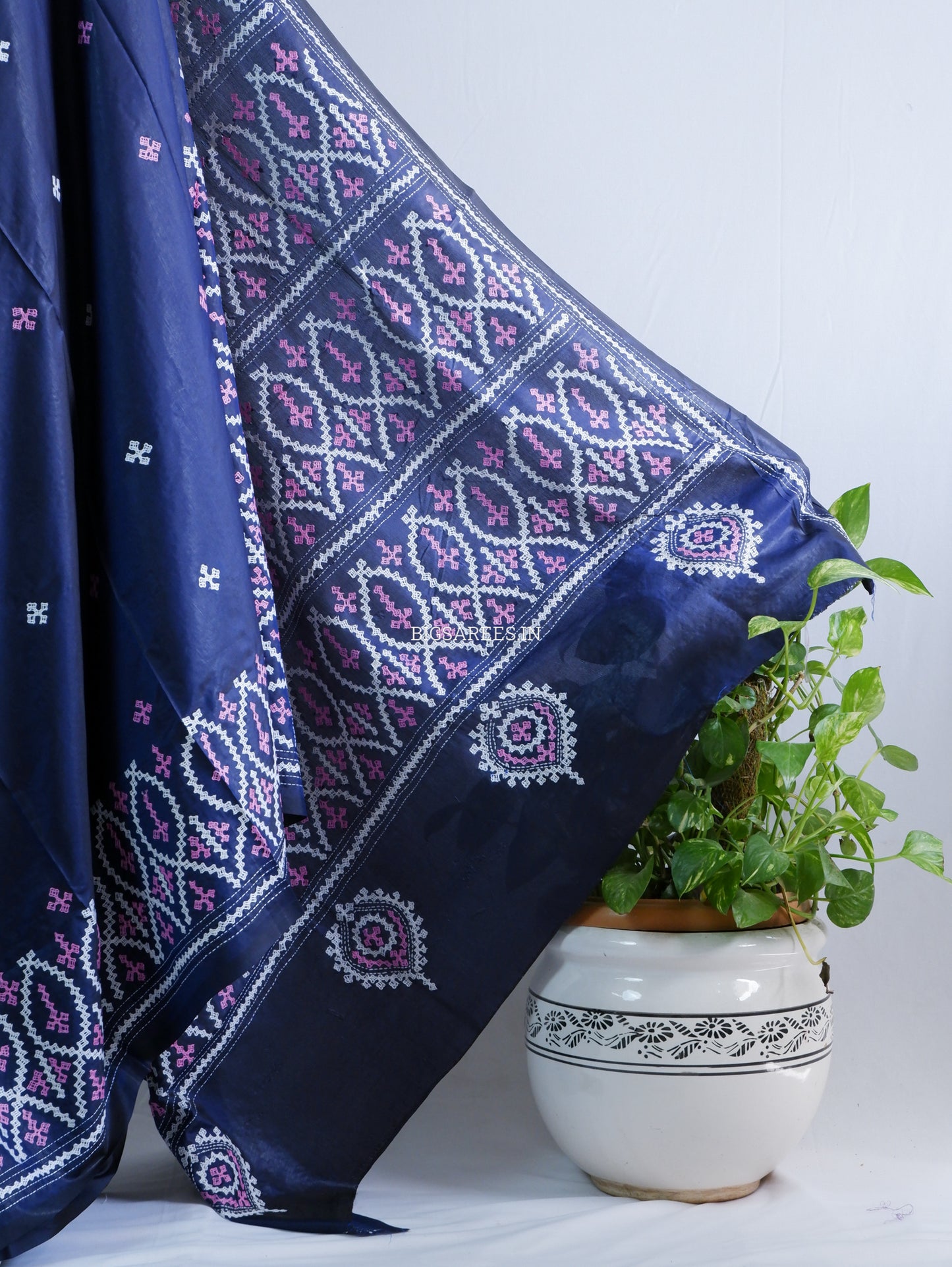 Kutchi/Gujarati Hand Embroidered Saree  | Blended Bangalore Silk / Art Silk | Navy Blue