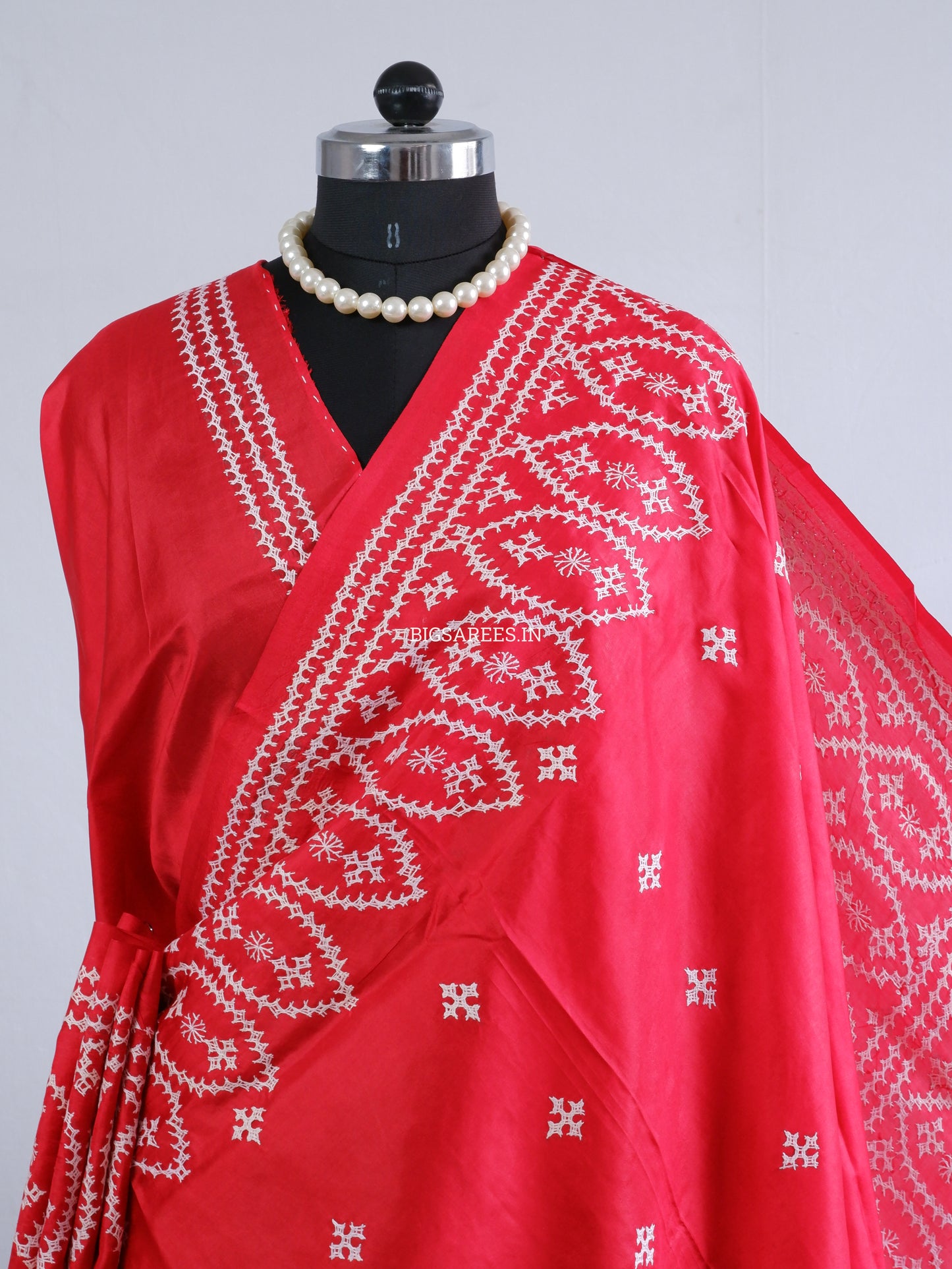 Kutch Hand Embroidered Saree| Pure Bangalore Silk | Red
