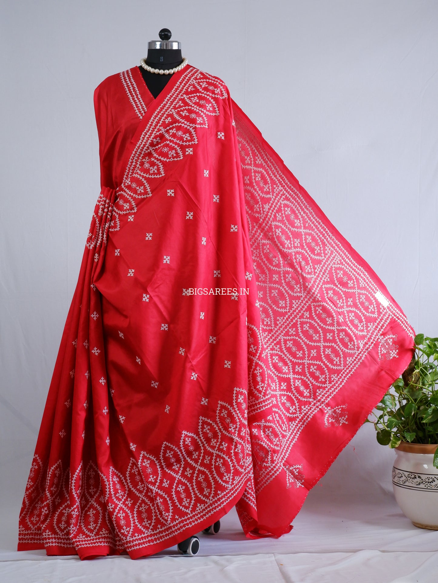 Kutch Hand Embroidered Saree| Pure Bangalore Silk | Red