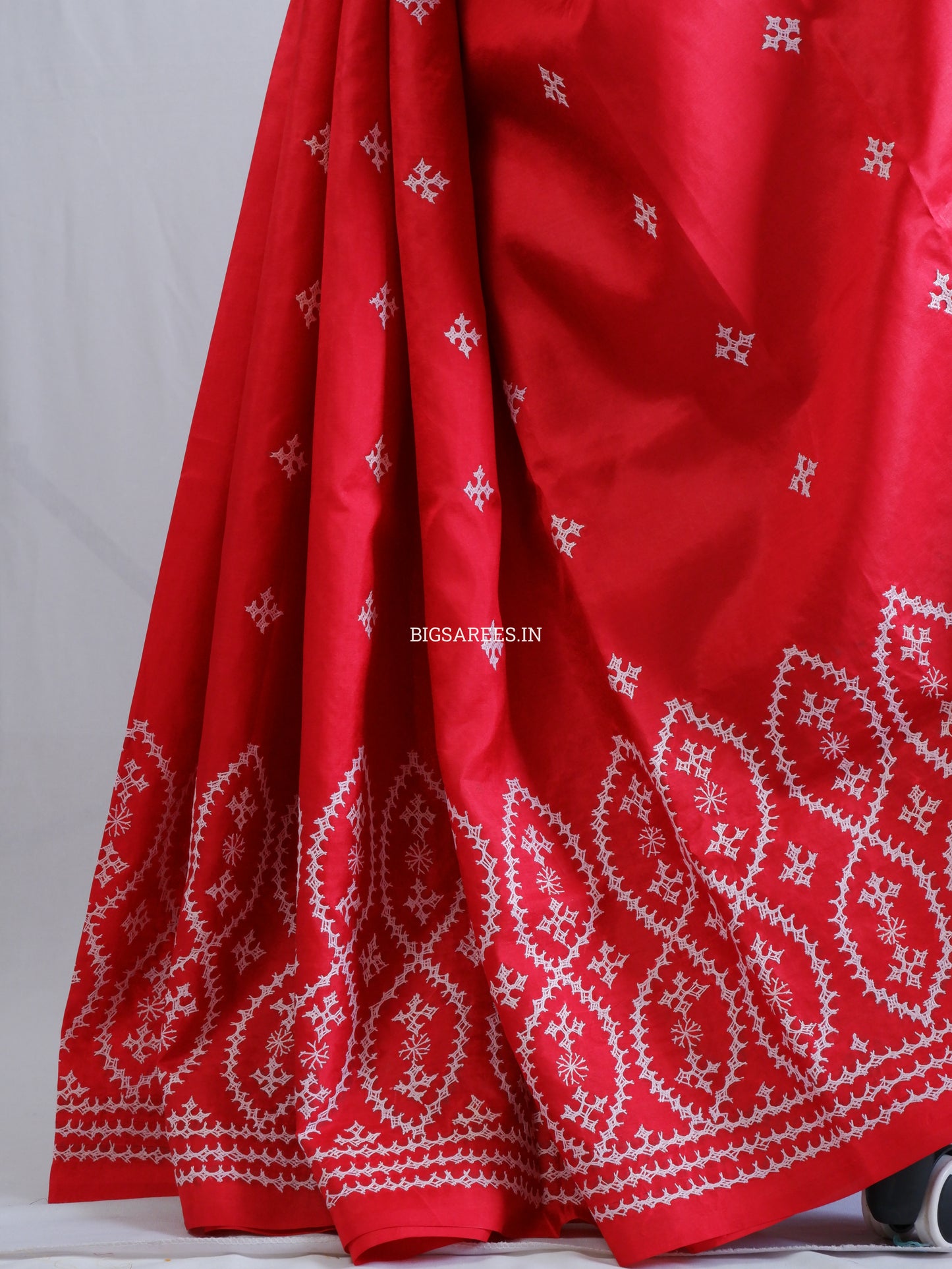 Kutch Hand Embroidered Saree| Pure Bangalore Silk | Red