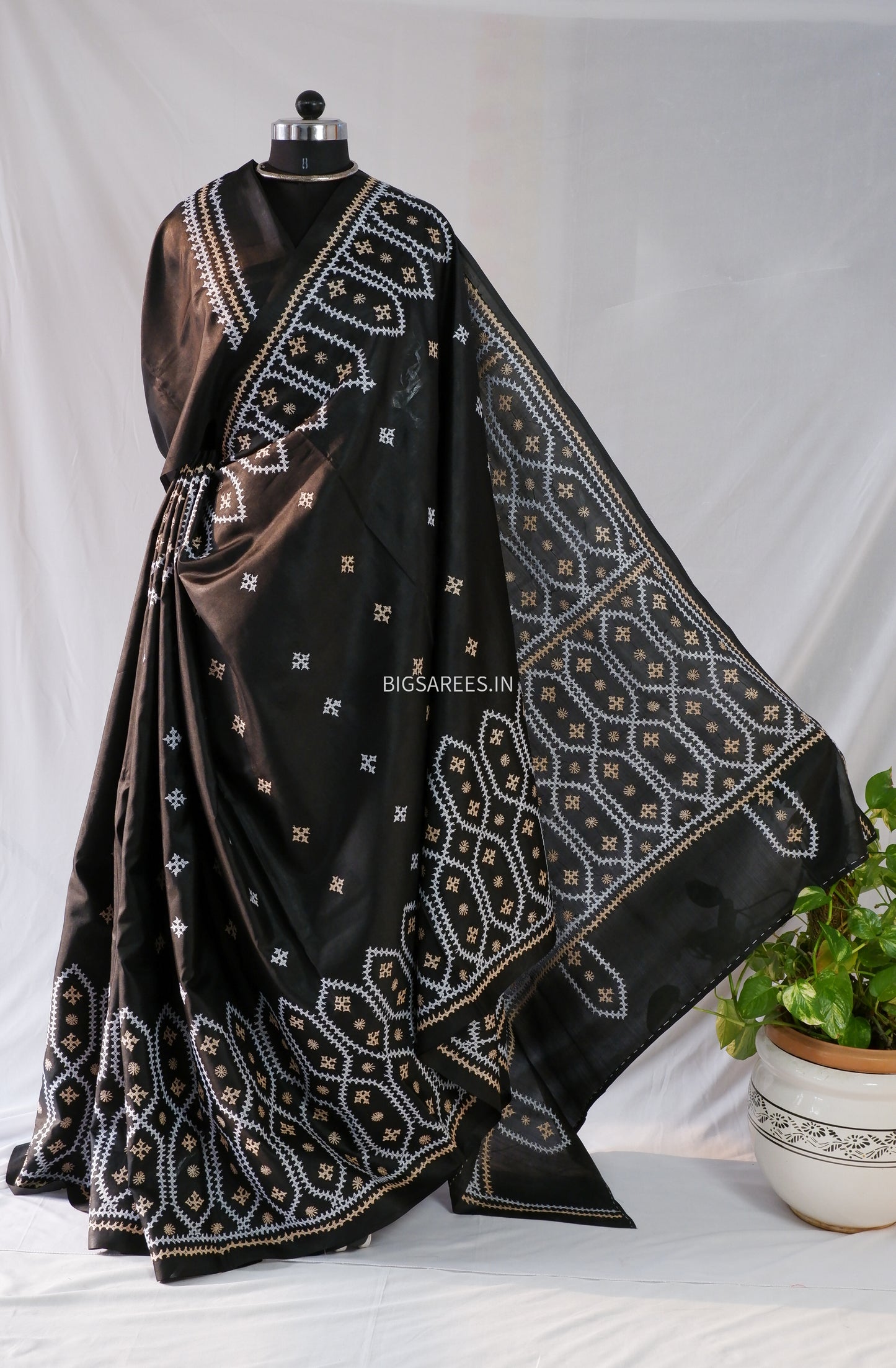 Kutch Hand Embroidered Saree| Pure Bangalore Silk | Black