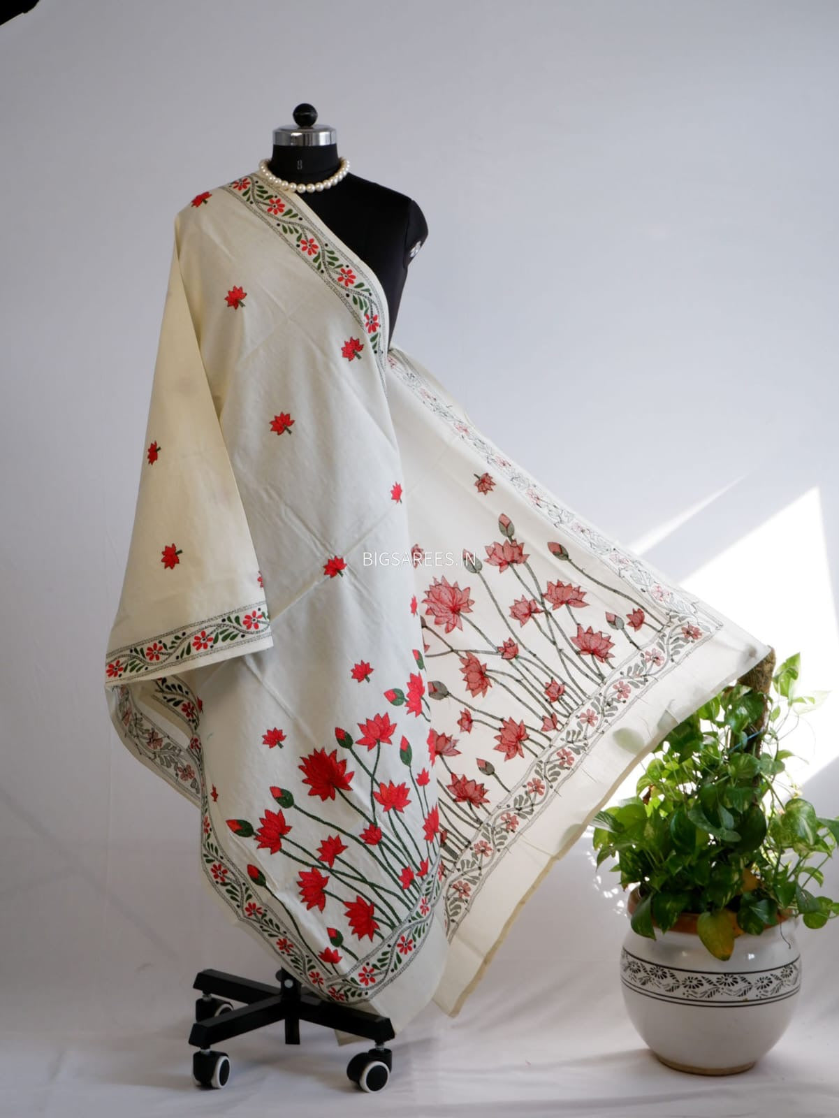 Hand-Embroidered Kantha Stitch Dupatta | Khadi Cotton | Off-White