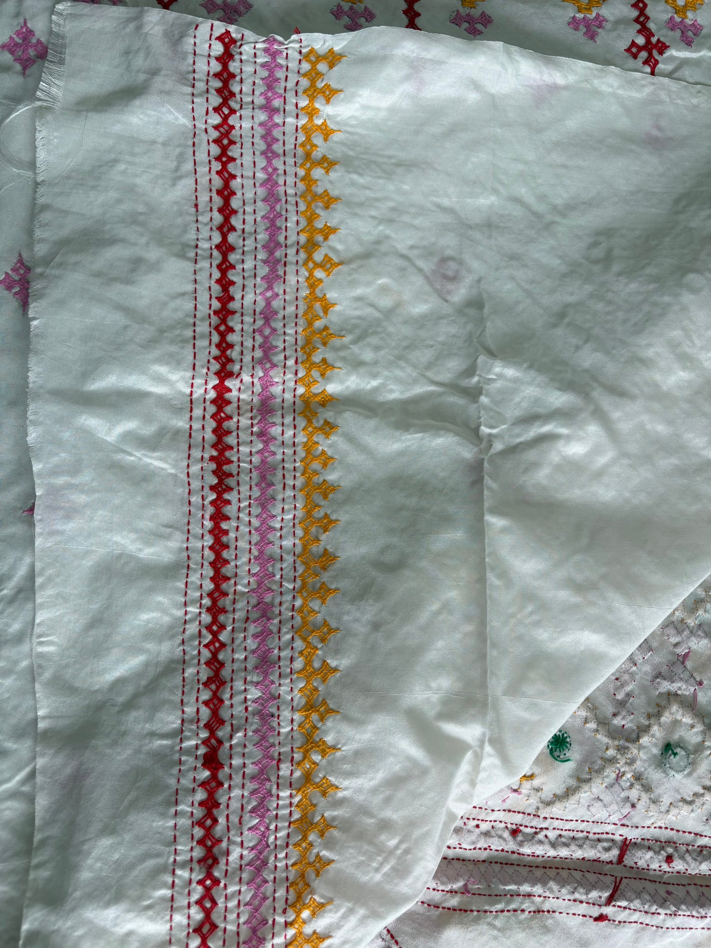 Heavy real mirror work Gujrati Stitch/Kutchi Bharat/Sindhi Hand Embroidered Art Silk Saree with blouse - white