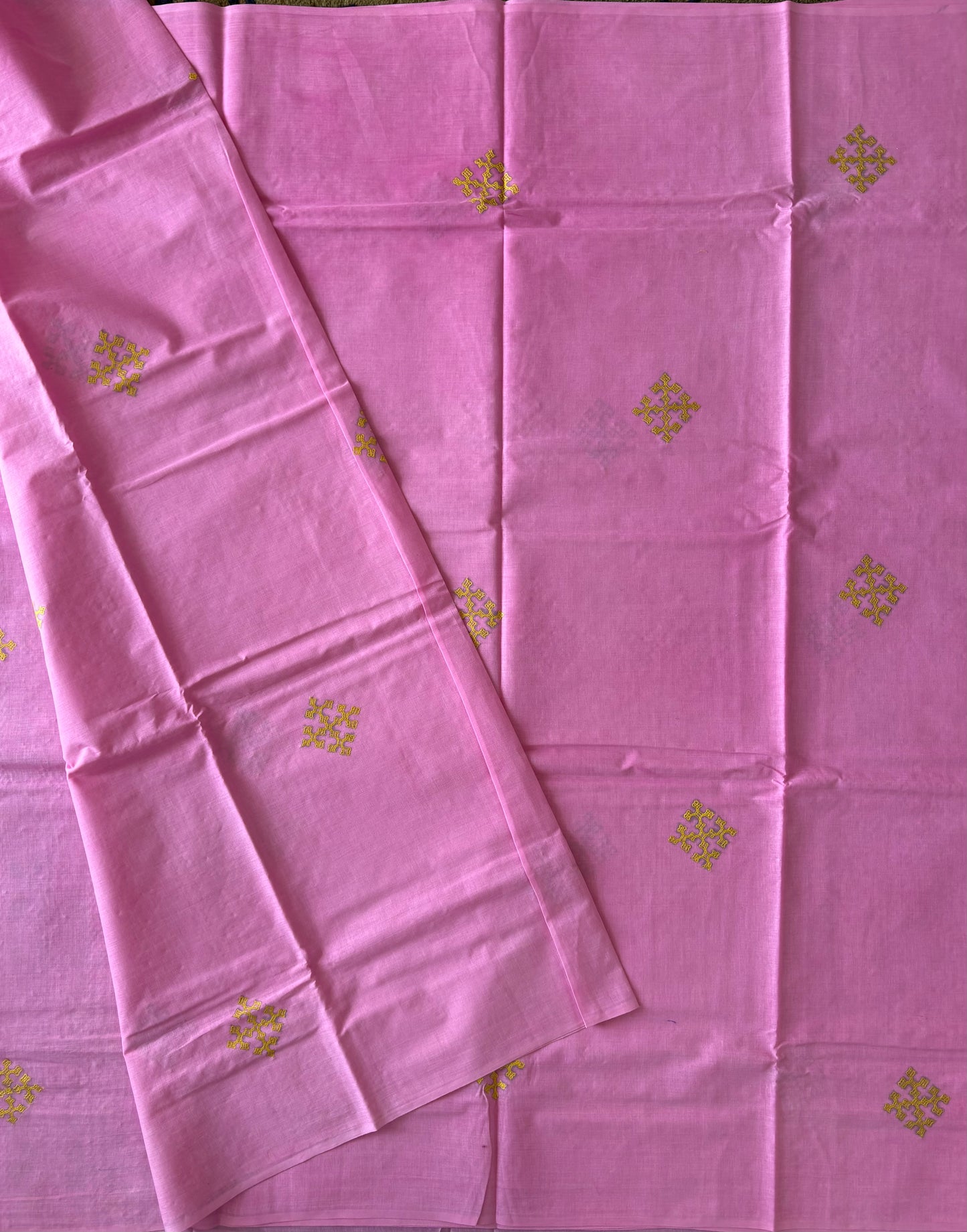 Gujrati Stitch/Kutchi Hand Embroidered malmal Cotton Saree - Pink