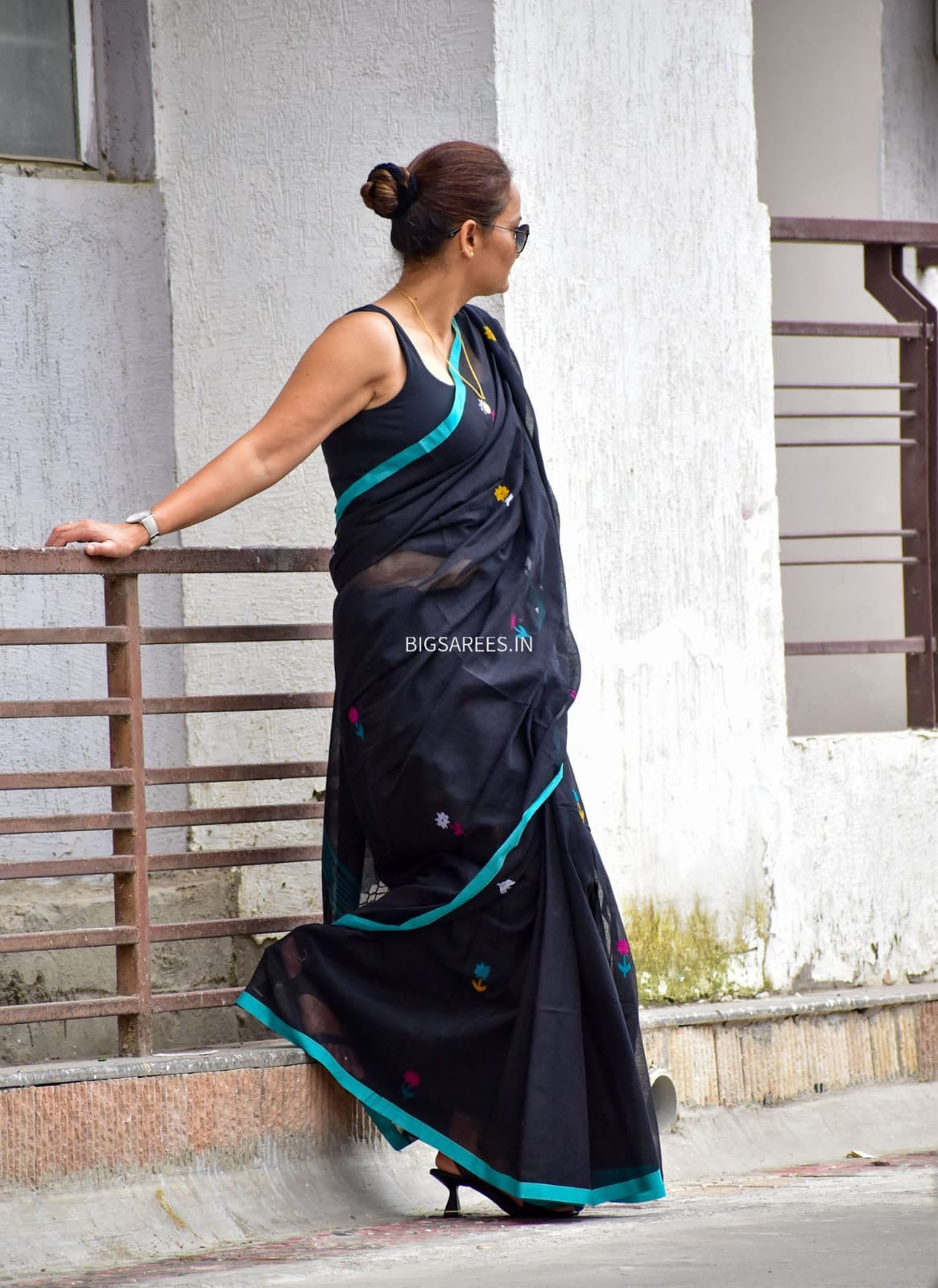 Hand woven Pure Mul Cotton Saree (Handloom Marked) - Black
