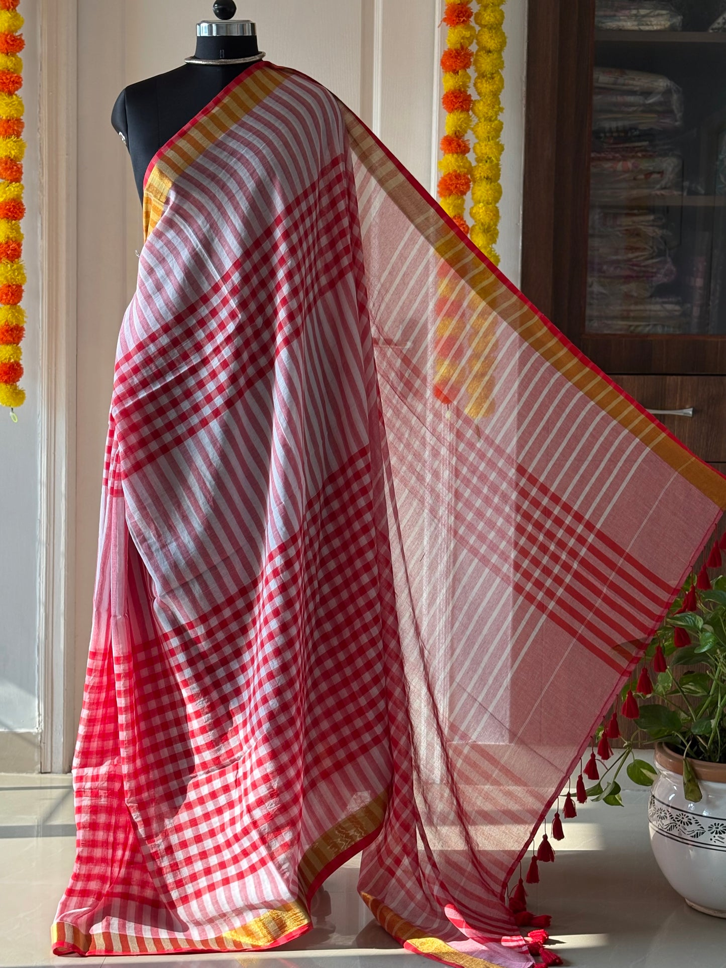 Mul Cotton red white checks design Saree