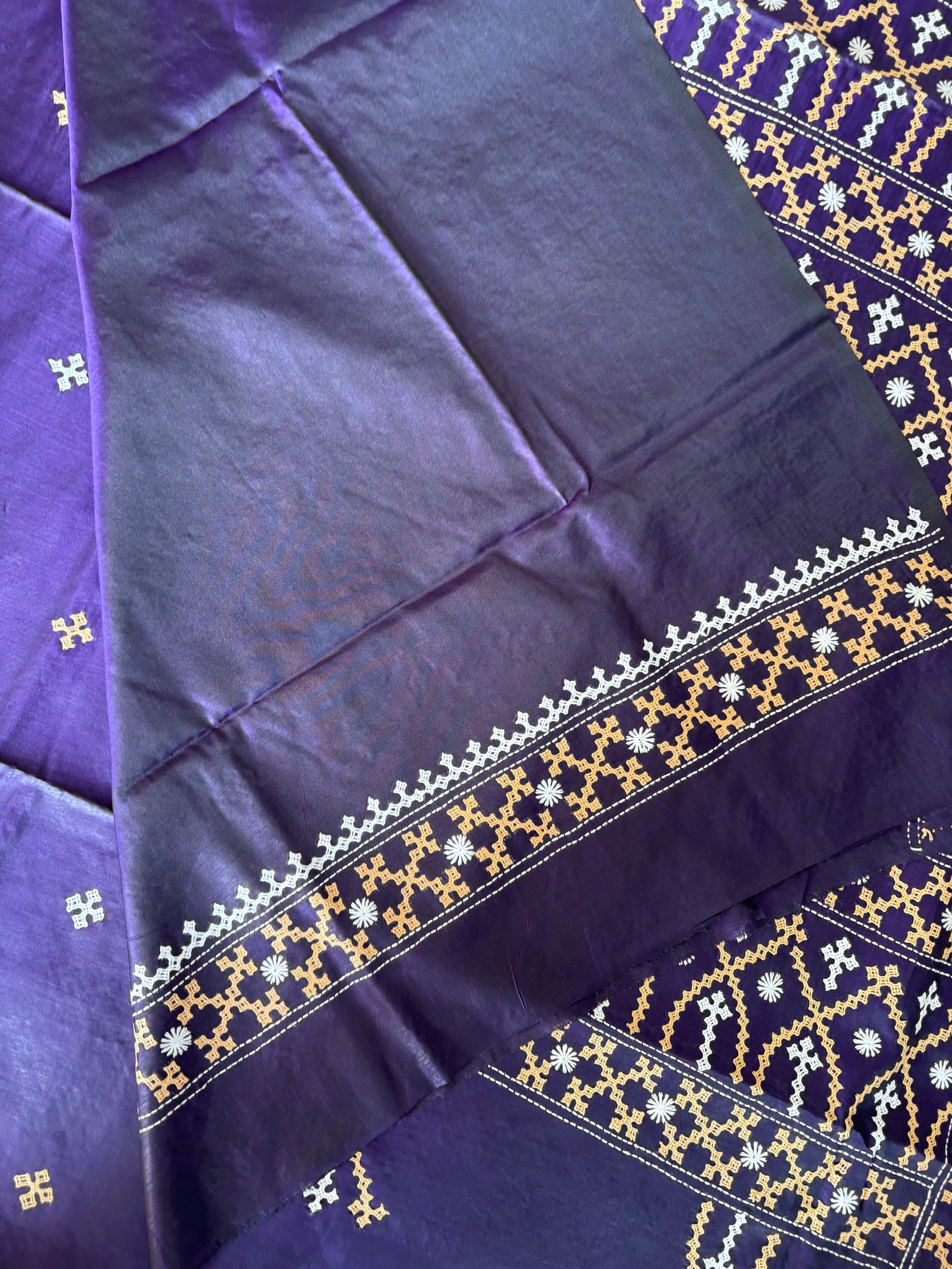 Gujrati Stitch/Kutch Hand Embroidered Art Silk Saree