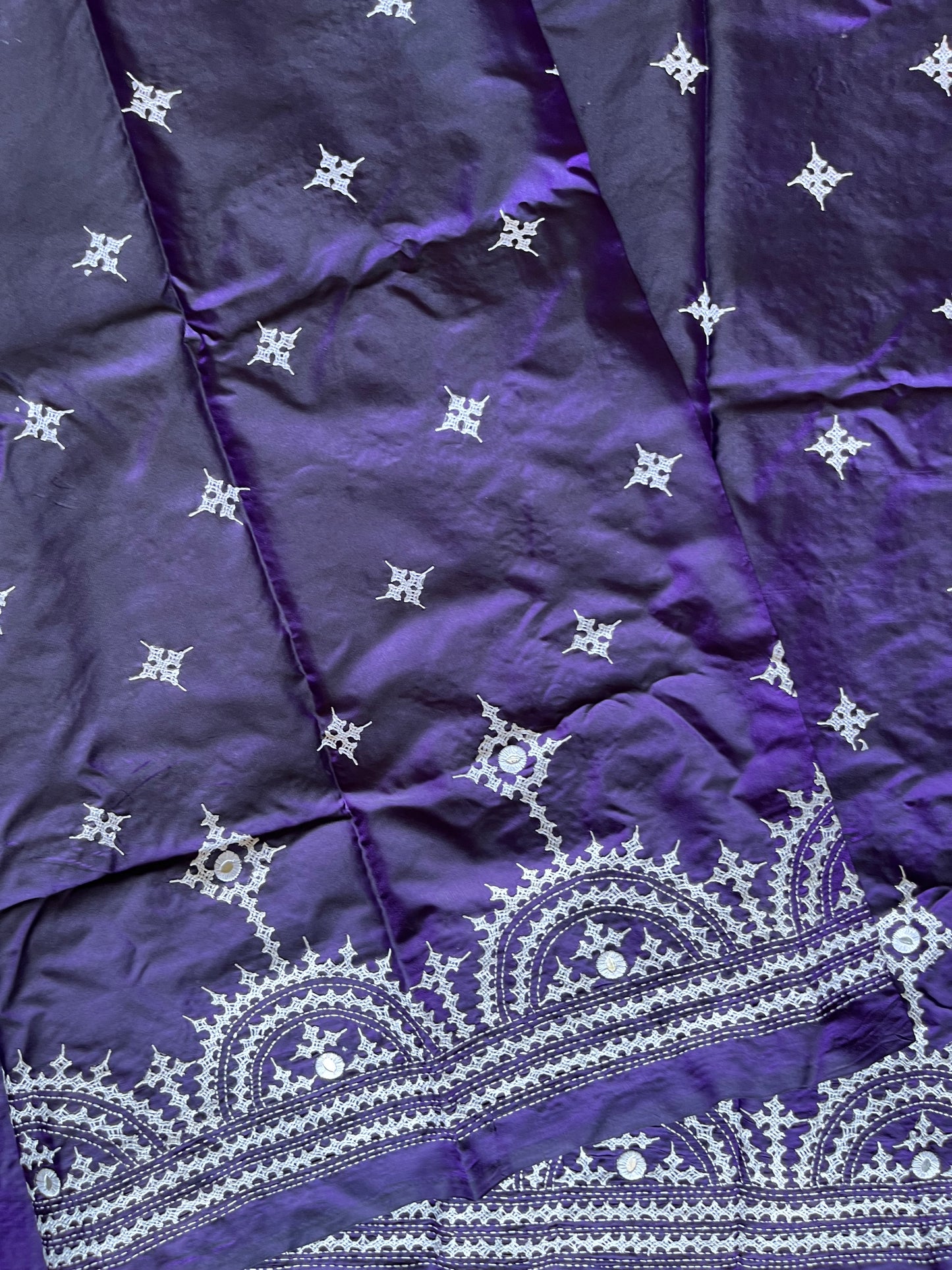 Kutch Hand Embroidered Blended Banglore Silk/Art Silk Saree