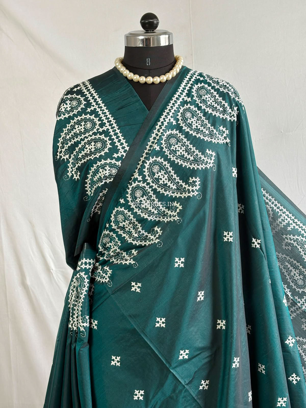 Kutchi/Gujarati Hand Embroidered Saree  | Blended Bangalore Silk / Art Silk | Emerald Green