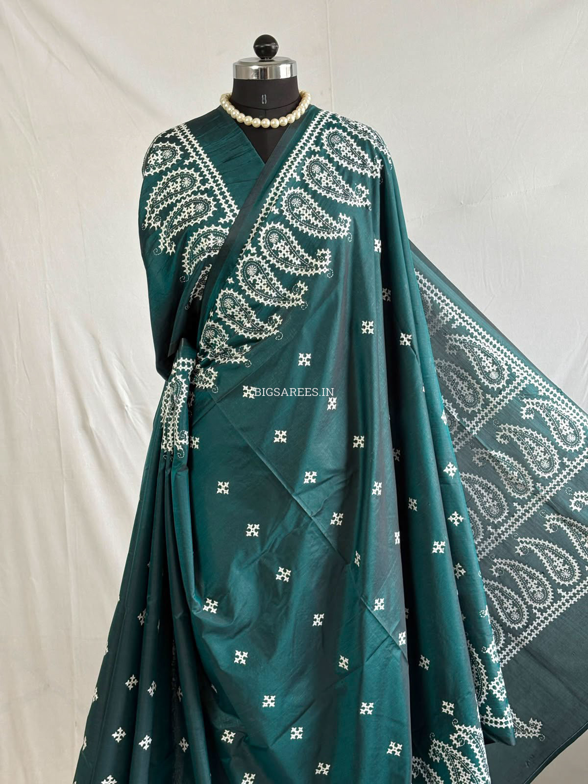Kutchi/Gujarati Hand Embroidered Saree  | Blended Bangalore Silk / Art Silk | Emerald Green