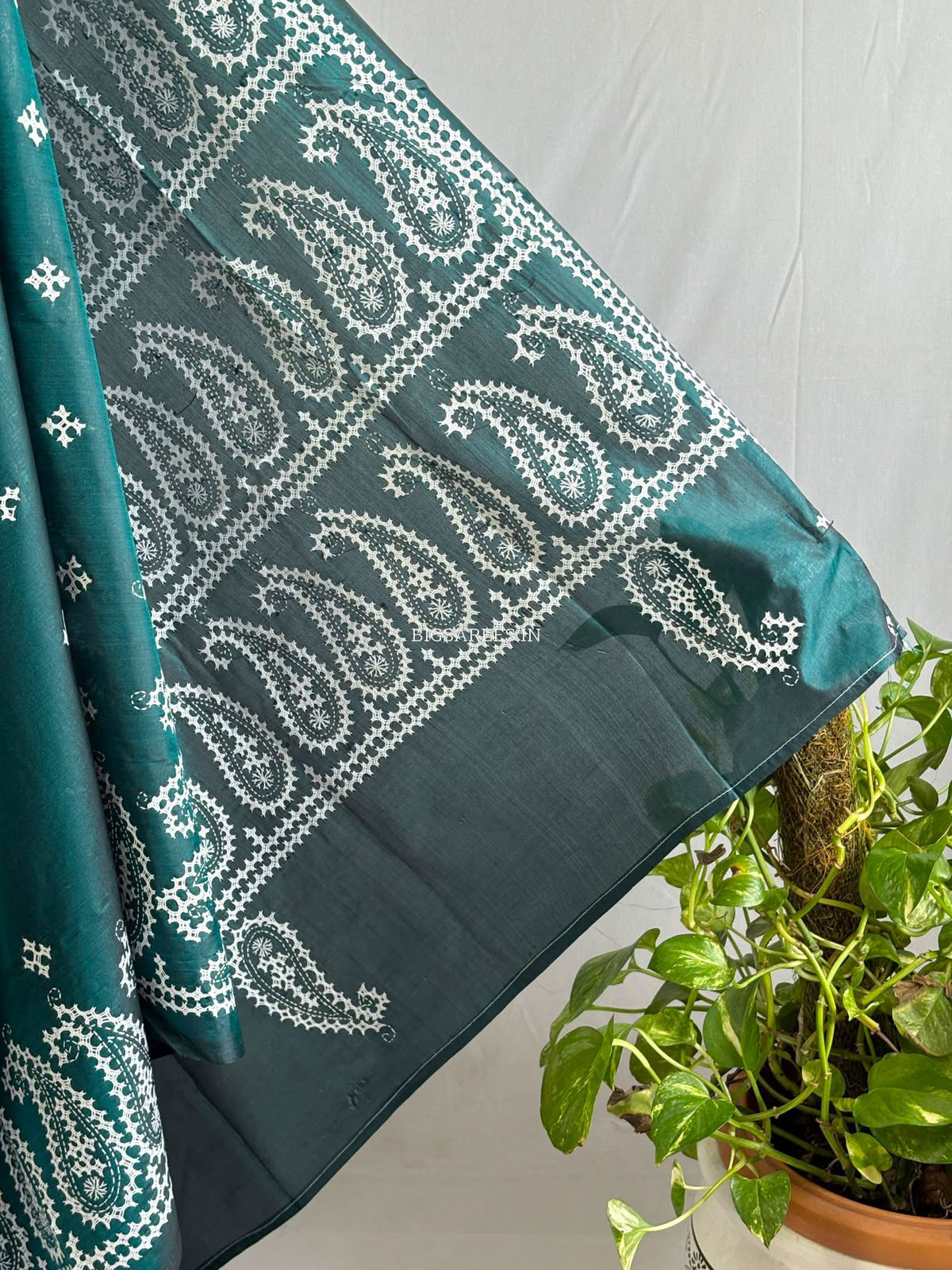 Kutchi/Gujarati Hand Embroidered Saree  | Blended Bangalore Silk / Art Silk | Emerald Green