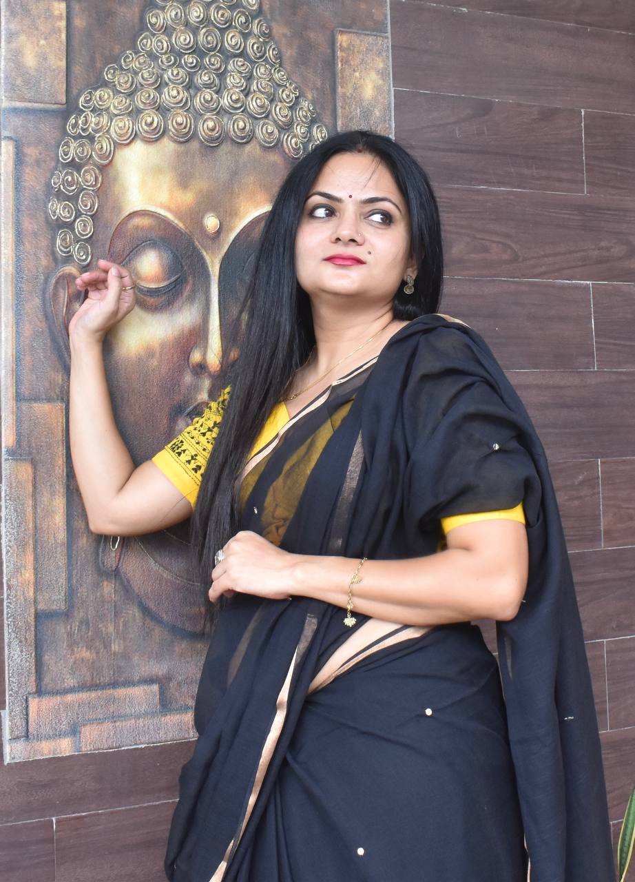 Black Plain Mul Cotton Saree With Golden Border