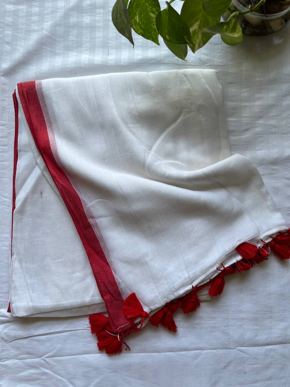 Plain Mul Cotton Saree- White Red