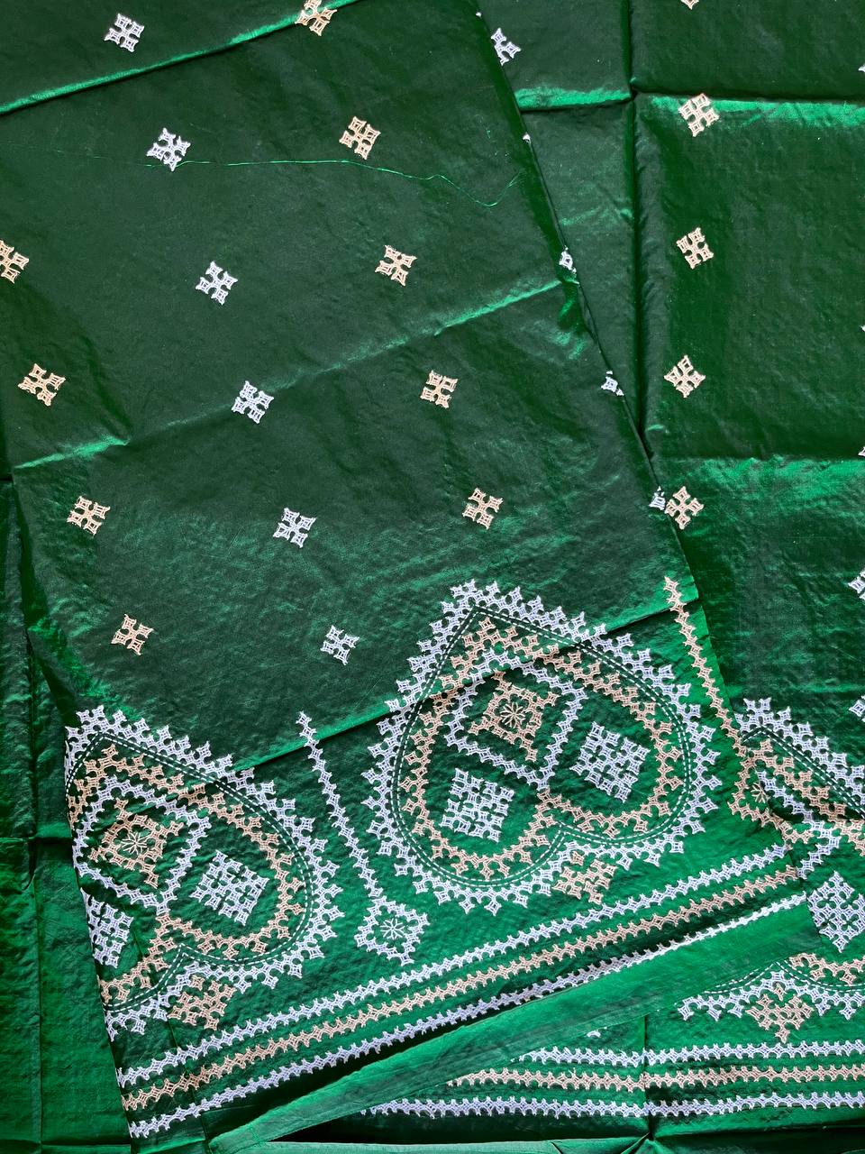 Bottle Green Kutch Hand Embroidered Pure Banglore Silk Saree – (Silk Marked)