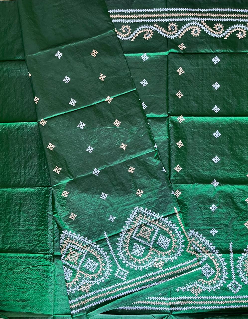 Bottle Green Kutch Hand Embroidered Pure Banglore Silk Saree – (Silk Marked)